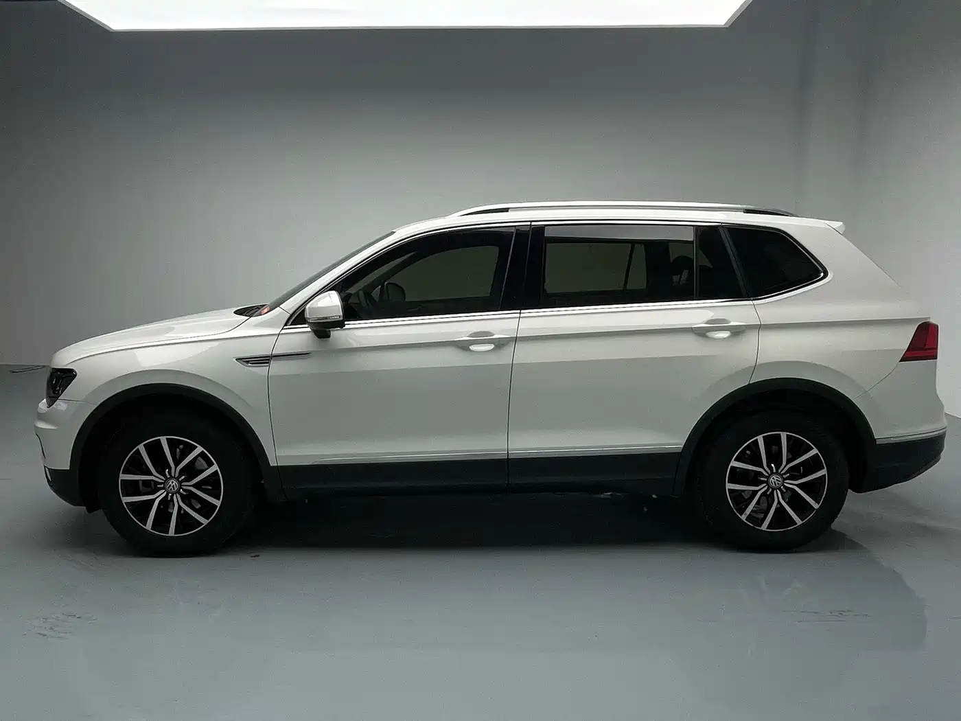Volkswagen Tiguan L 2018 Facelift 330TSI Automatic 2WD Luxury Edition фото 4