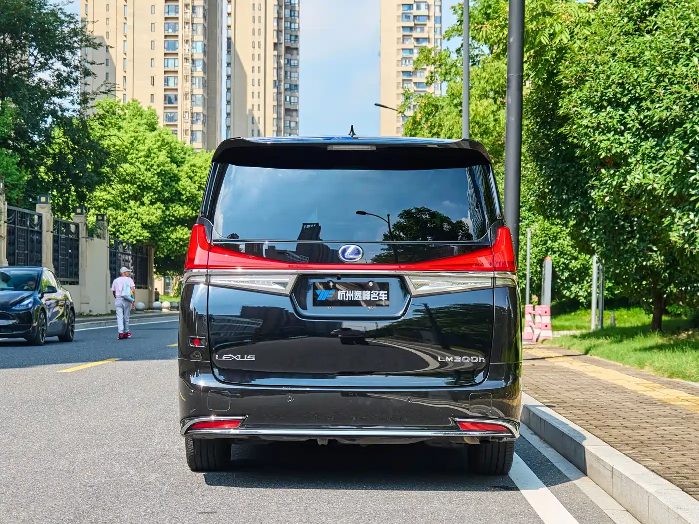 Toyota Vellfire 2021 Crown Hybrid 2.5L HV Premium Edition фото 8