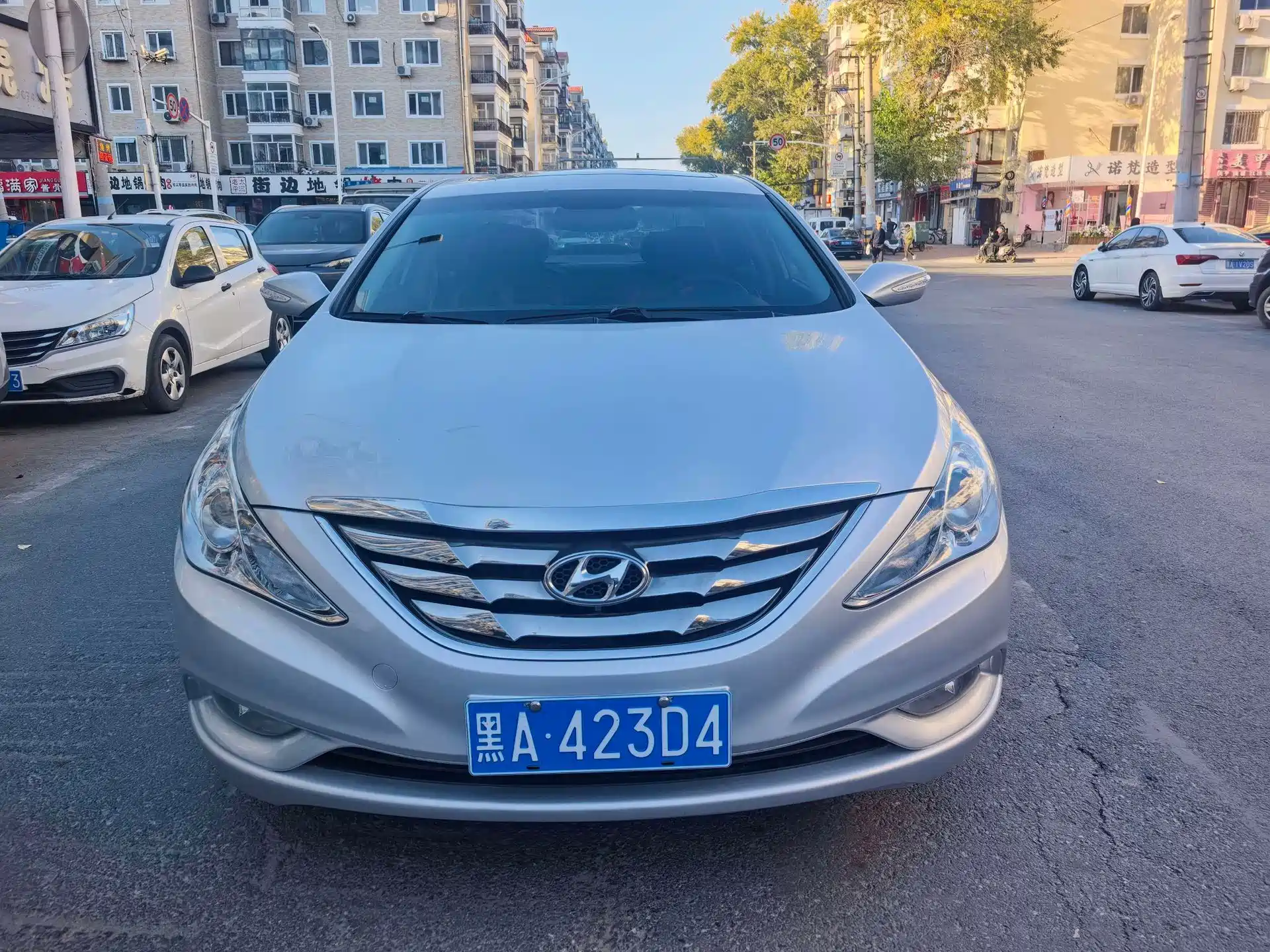 Photo 2 - Hyundai Sonata