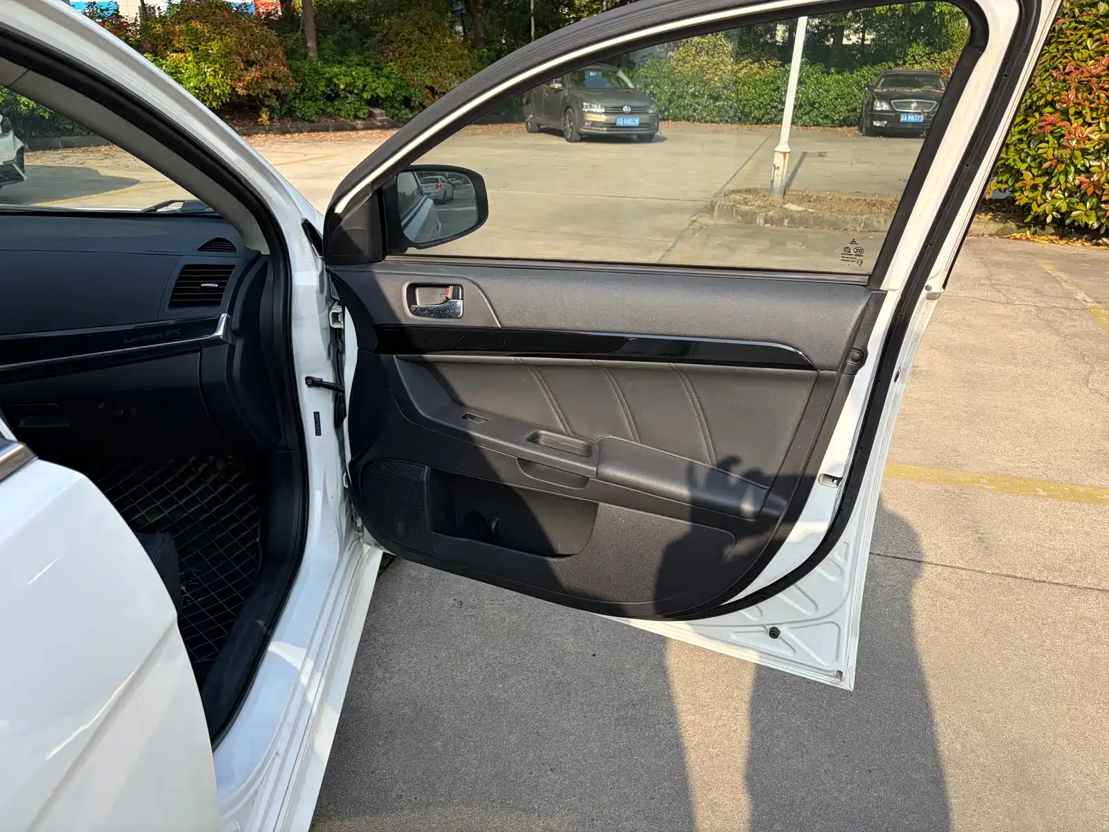 Photo 11 - Mitsubishi Lancer EX