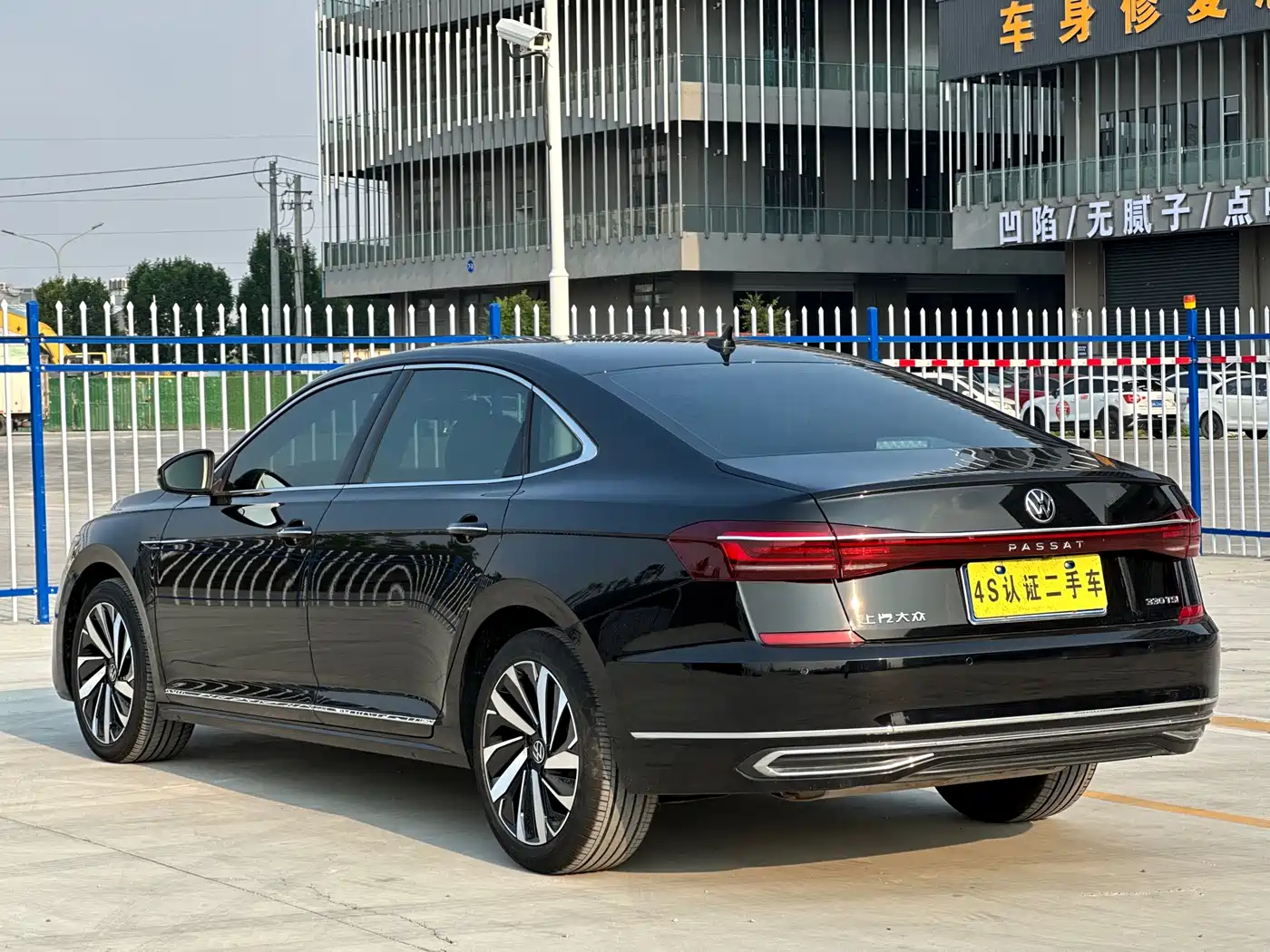Volkswagen Passat 2022 330TSI Luxury Edition фото 22