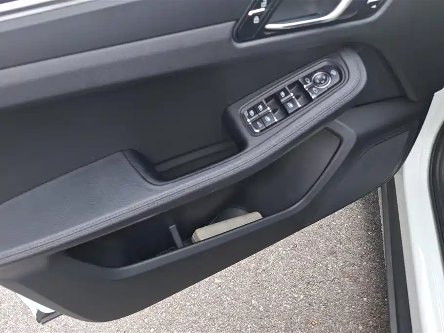 Porsche Macan 2018 Macan 2.0T фото 7