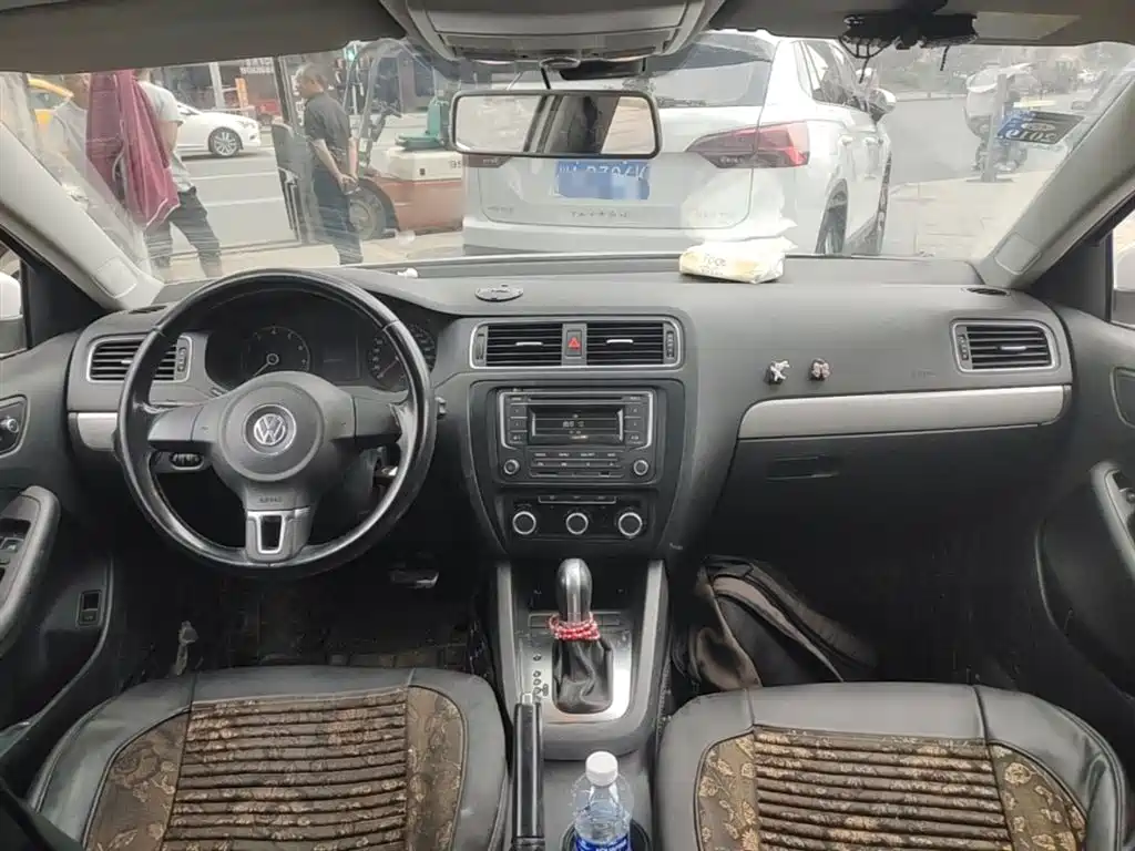 Volkswagen Sagitar 2014 Facelift 1.6L Automatic Leading Version фото 10