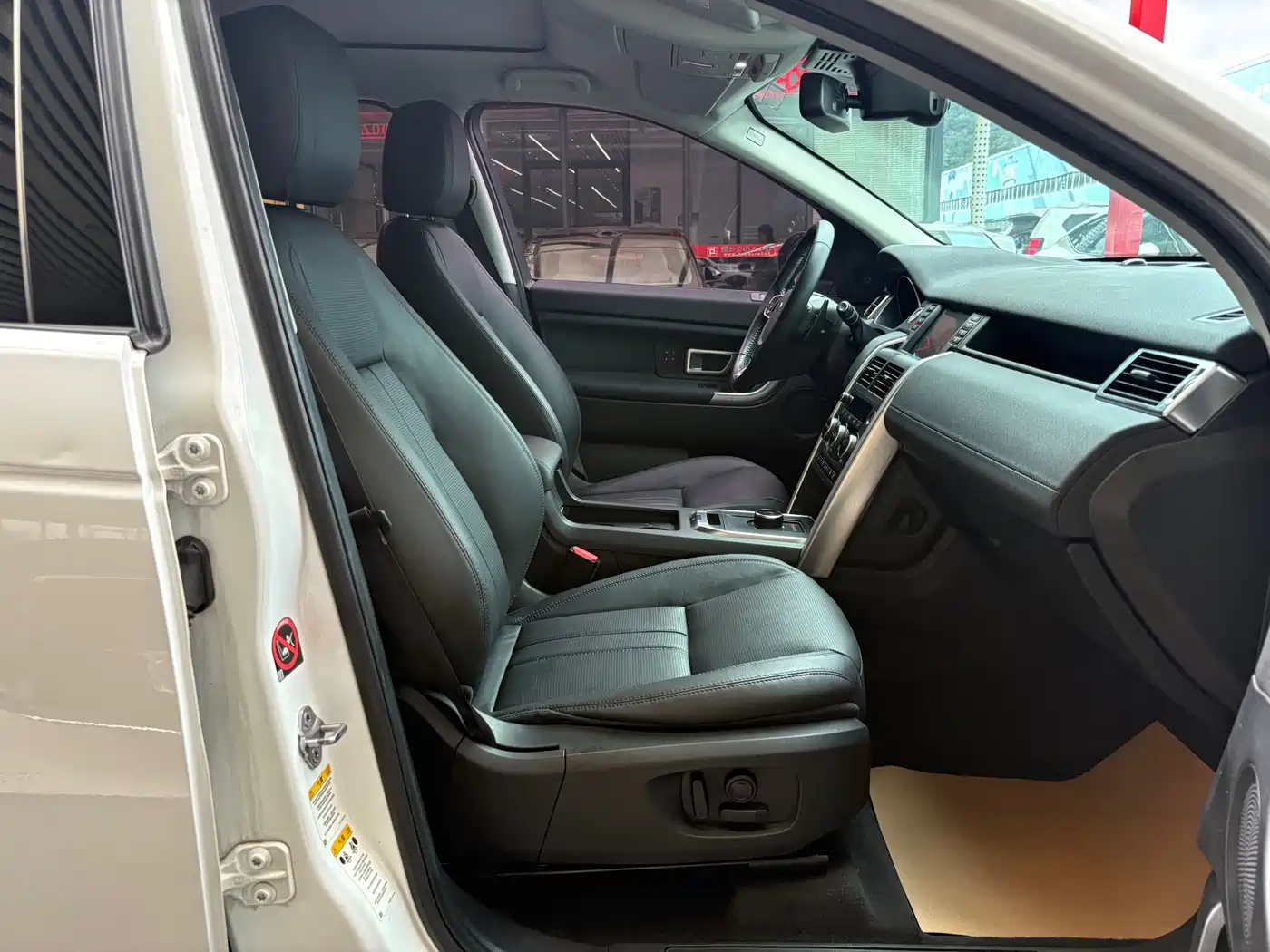 Land Rover Discovery Sport 2018 240PS HSE Edition фото 12