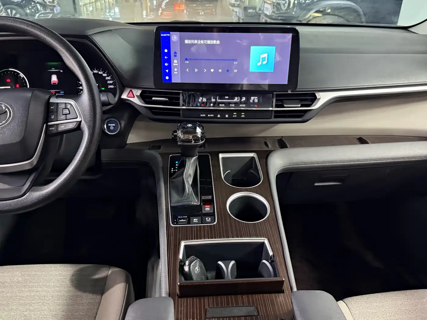 Toyota Sienna 2023 2.5L Hybrid Comfort Edition фото 12