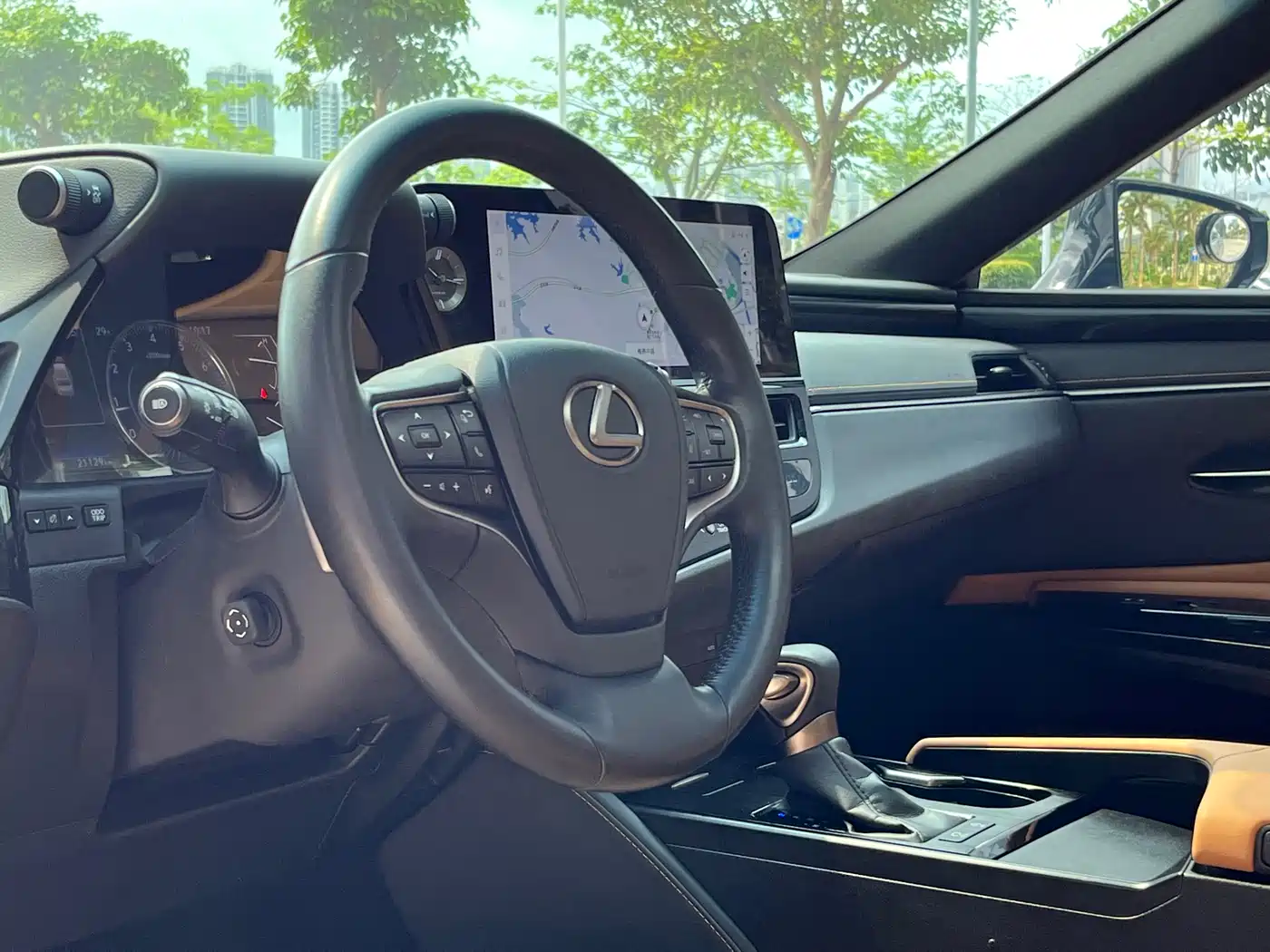 Lexus ES 2023 200 Excellence Edition фото 10