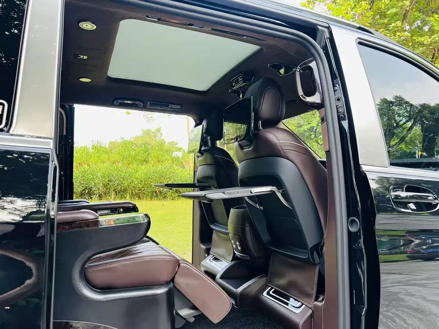 Mercedes-Benz V-Class 2018 V 260 L Premium Long Wheelbase Edition China VI фото 25