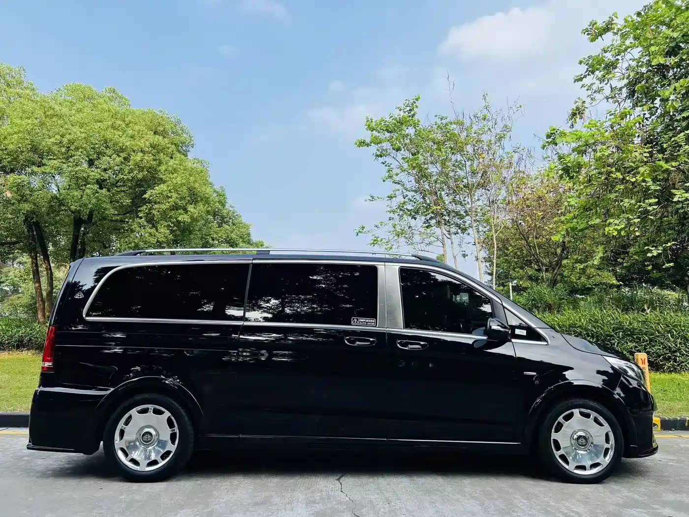 Mercedes-Benz V-Class 2018 V 260 L Premium Long Wheelbase Edition China VI фото 7