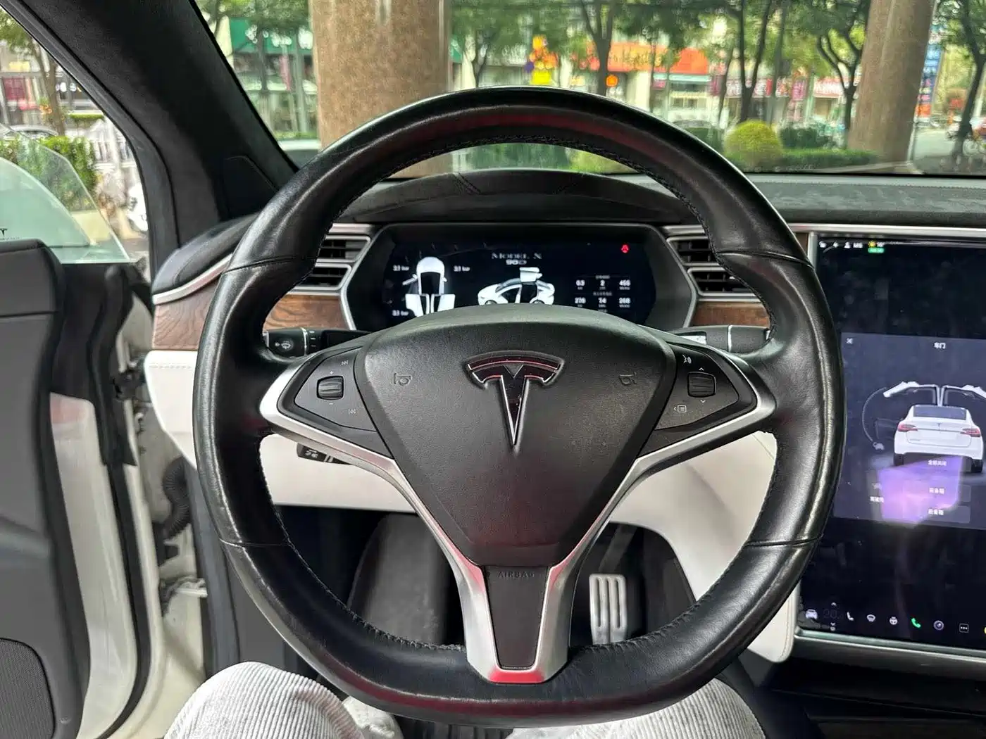 TESLA MODEL X