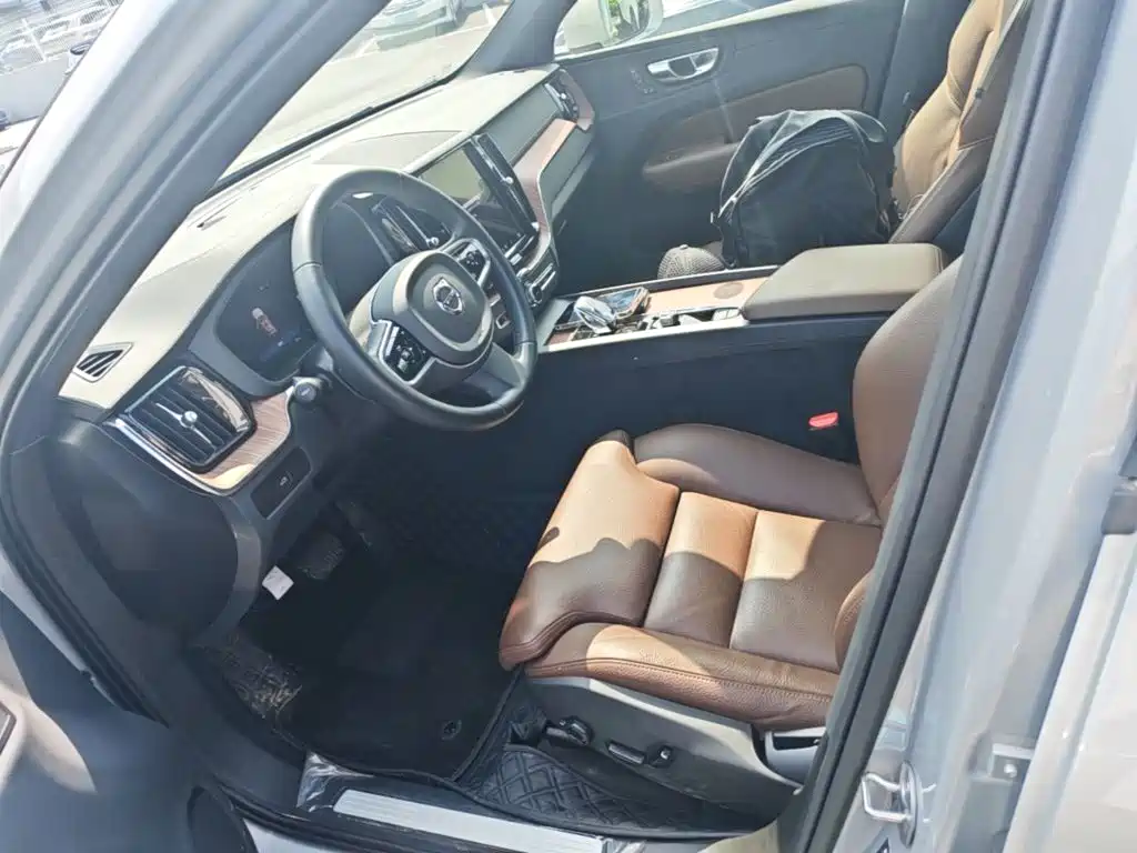 Volvo XC60 2025 2025 B5 AWD Smart Elite Luxury Edition