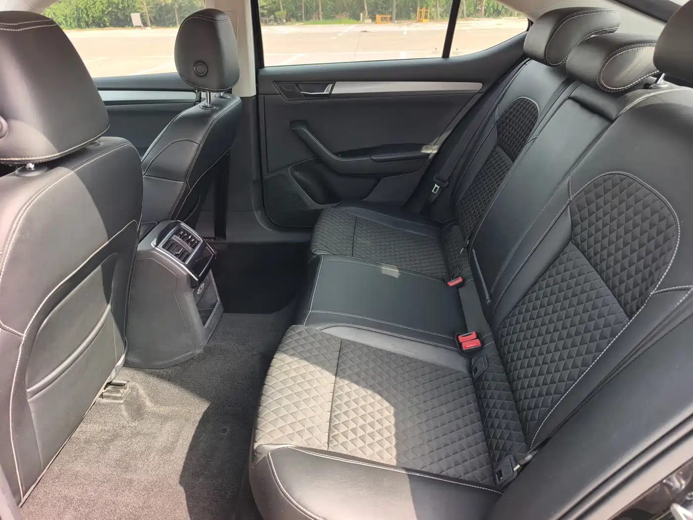 Škoda Superb 2018 TSI330 DSG Comfort Edition China V фото 9