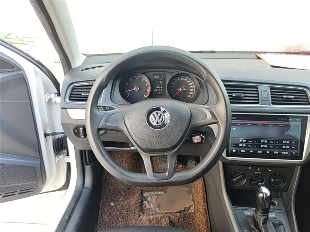 Volkswagen Lavida 2015 1.6L Automatic Trend Edition фото 11