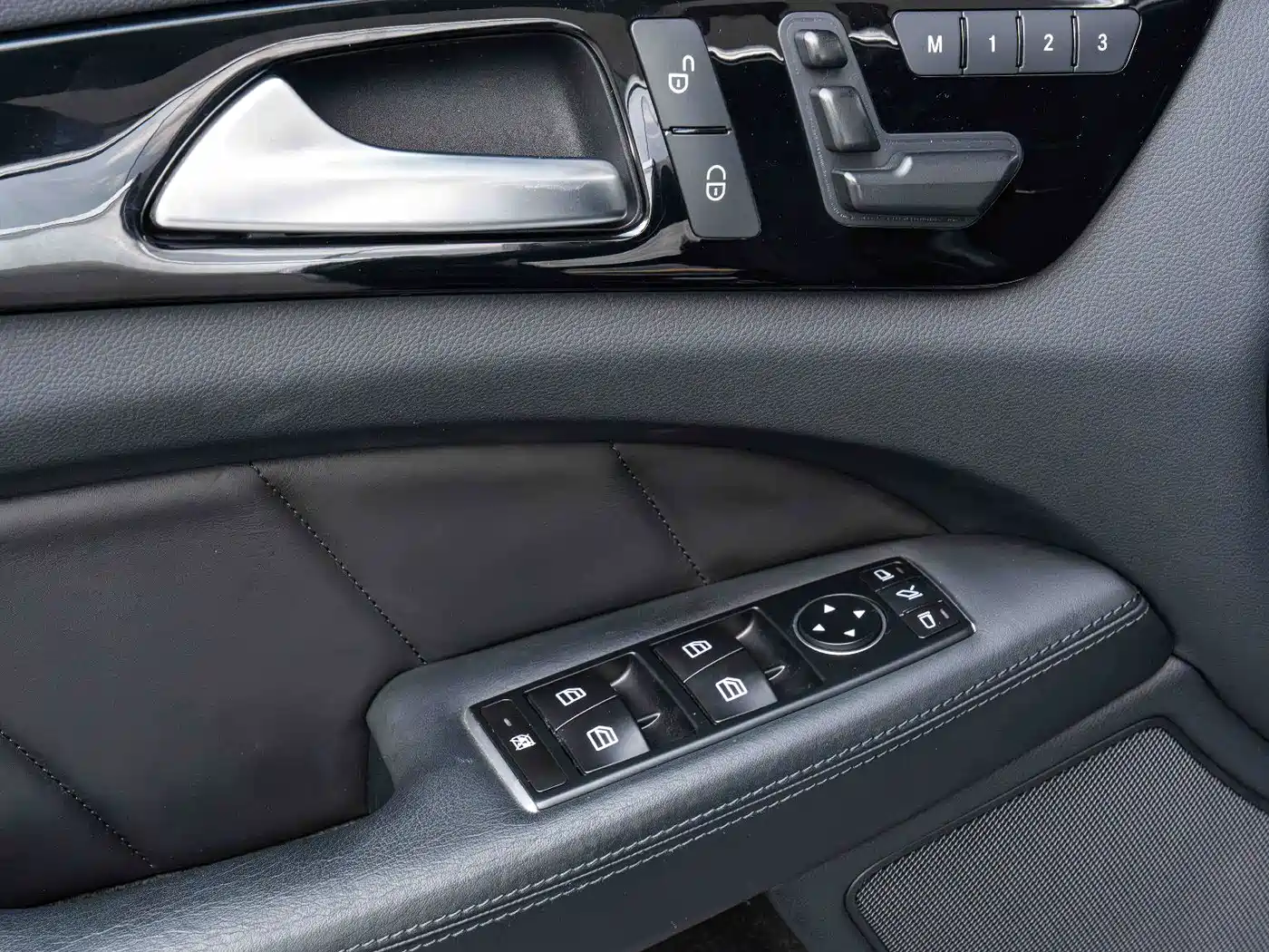 Mercedes-Benz CLS AMG 2013 AMG CLS 63 фото 15