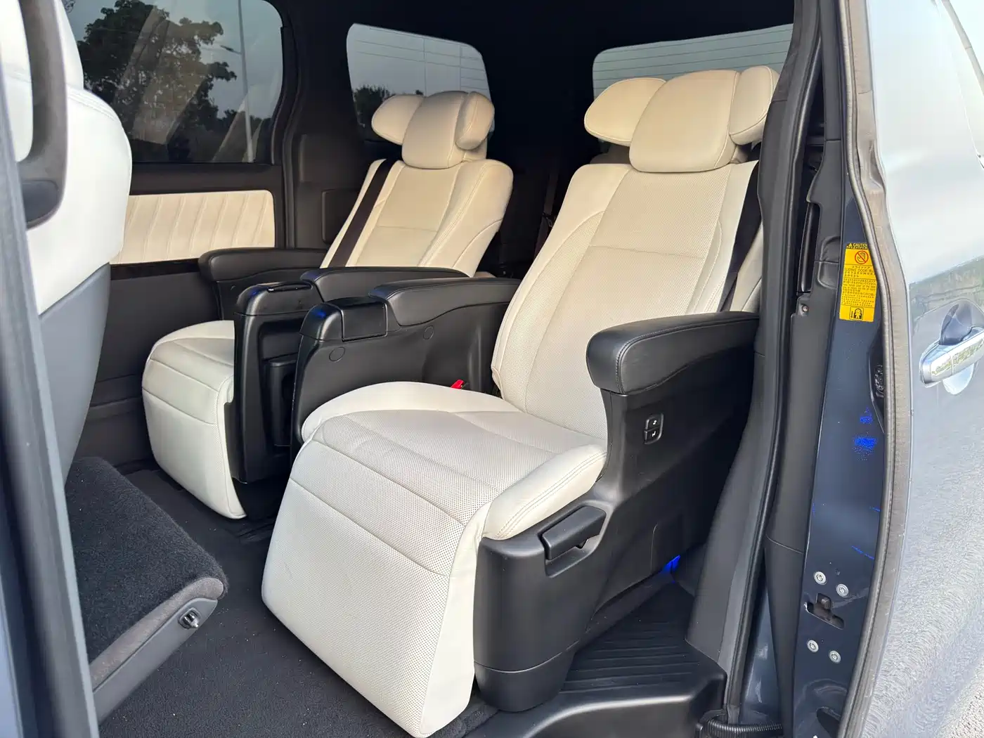Toyota Alphard 2011 3.5L Luxury Edition фото 12