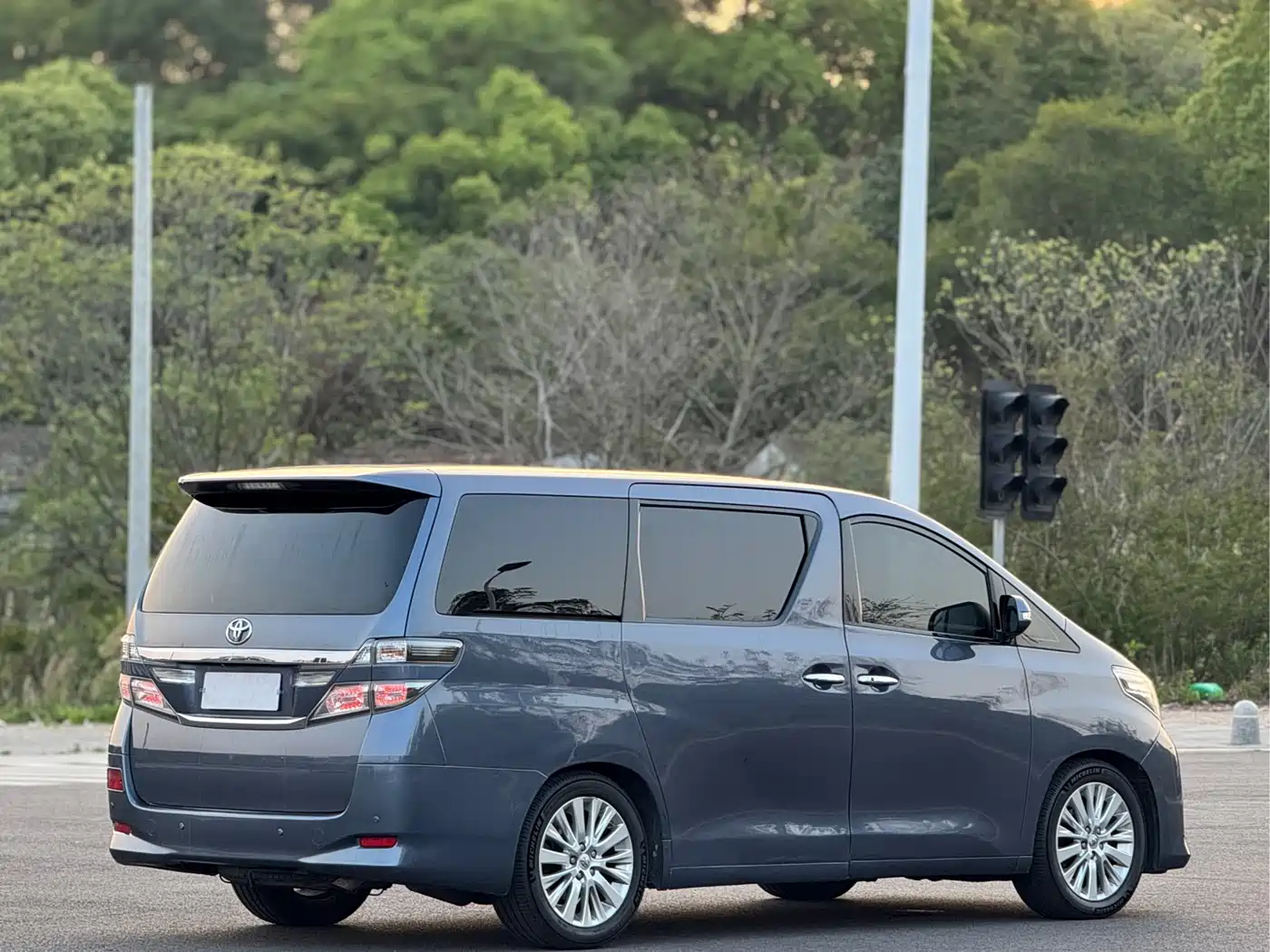 Toyota Alphard 2011 3.5L Luxury Edition фото 20