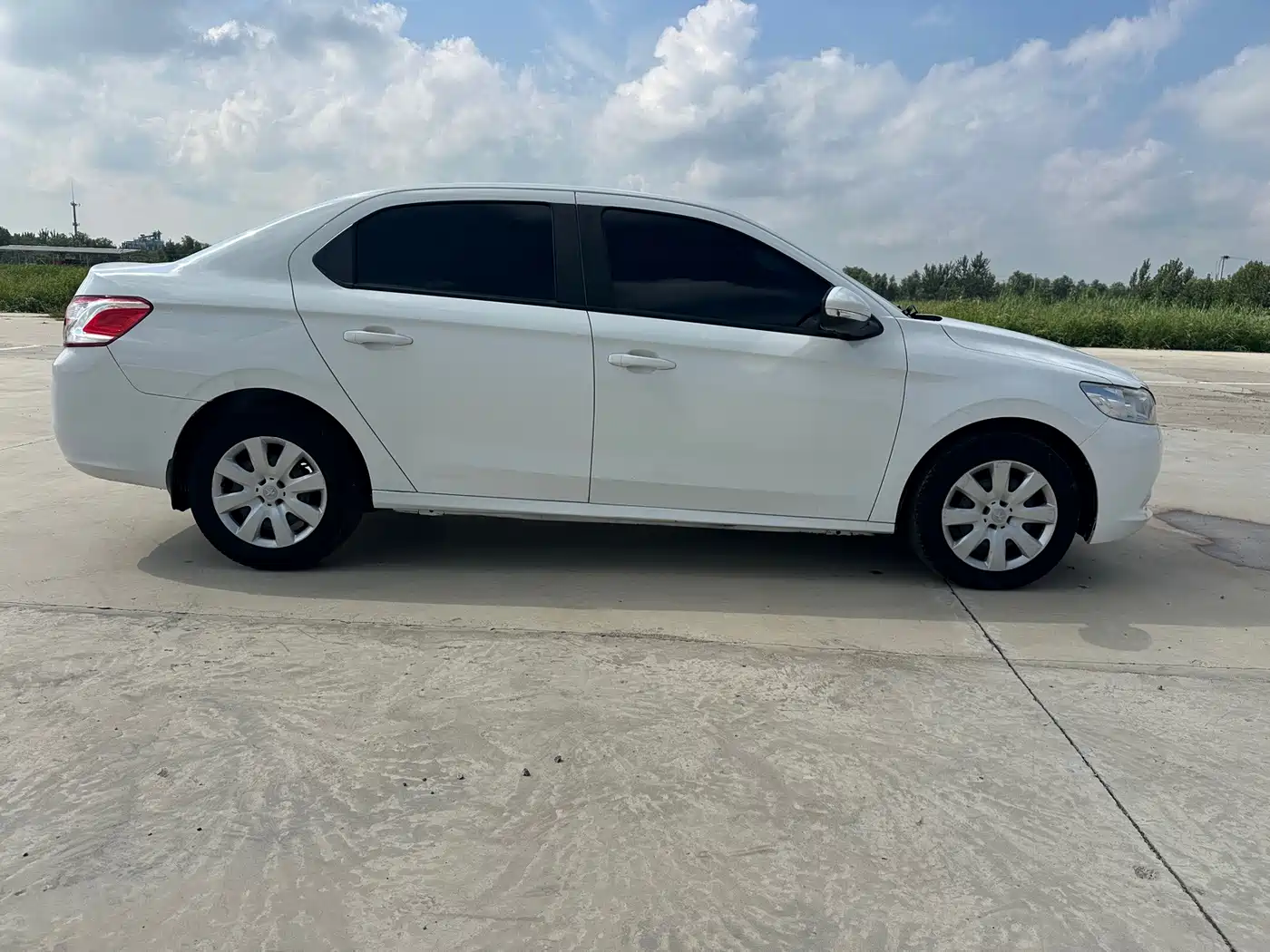 Peugeot 301 2017 2016 1.6L Manual Comfort Edition