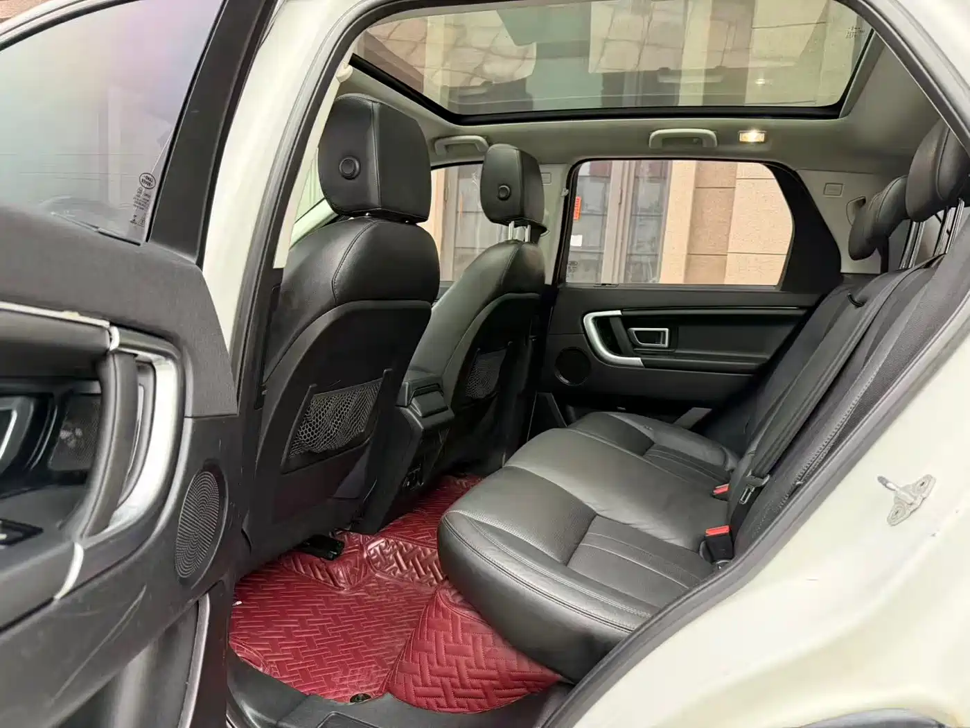 Land Rover Discovery Sport 2018 240PS SE Edition фото 6