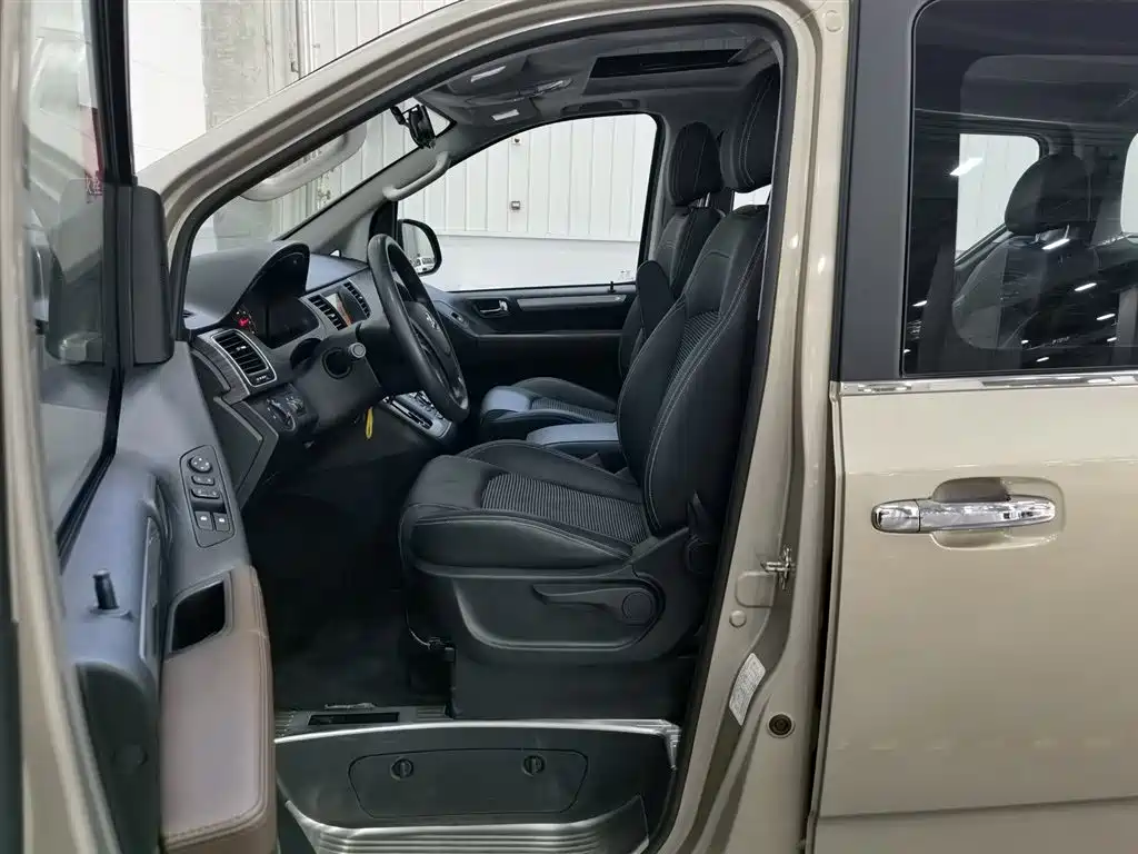 SAIC Maxus Maxus G10 2018 PLUS 2.0T Automatic Elite Edition фото 10