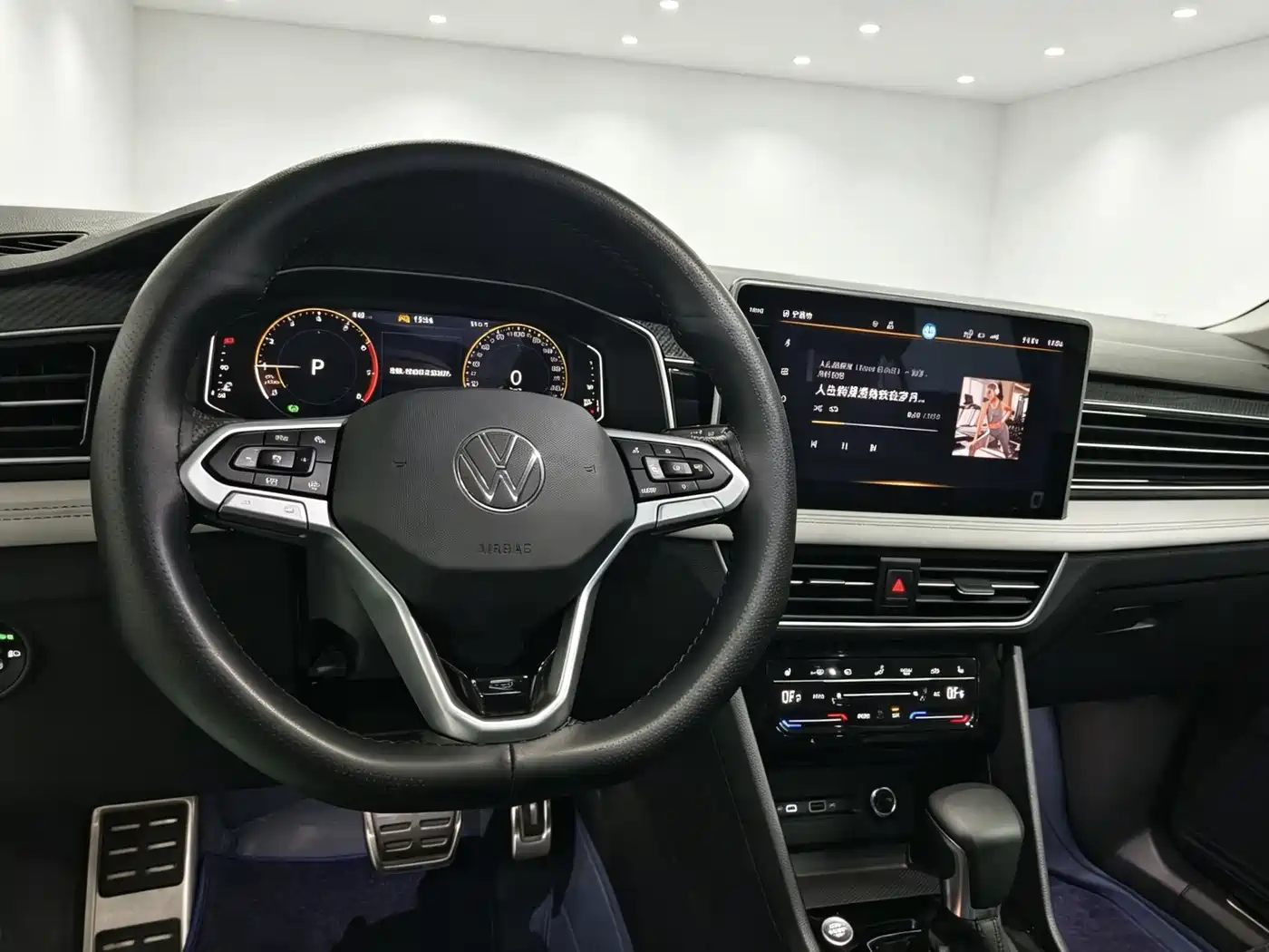Volkswagen Tiguan L 2024 330TSI Automatic 2WD R-Line Premium Enjoyment Edition фото 9