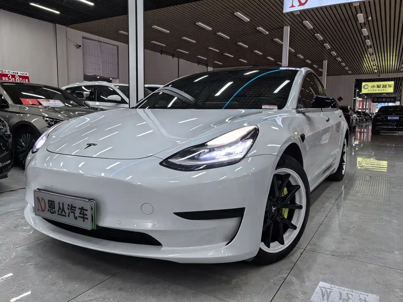 TESLA MODEL 3