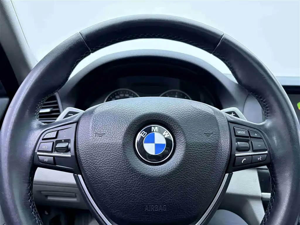 BMW 5 Series 2011 535Li Luxury фото 23