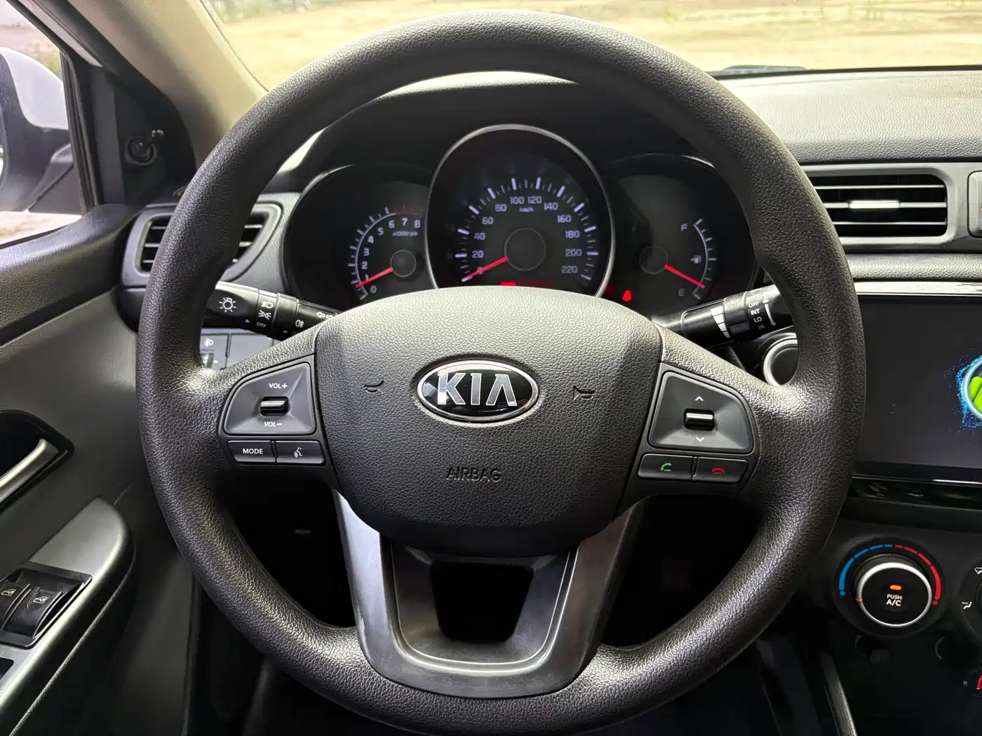 Kia K2 2012 Sedan 1.4L AT GLS Commemorative Edition фото 11