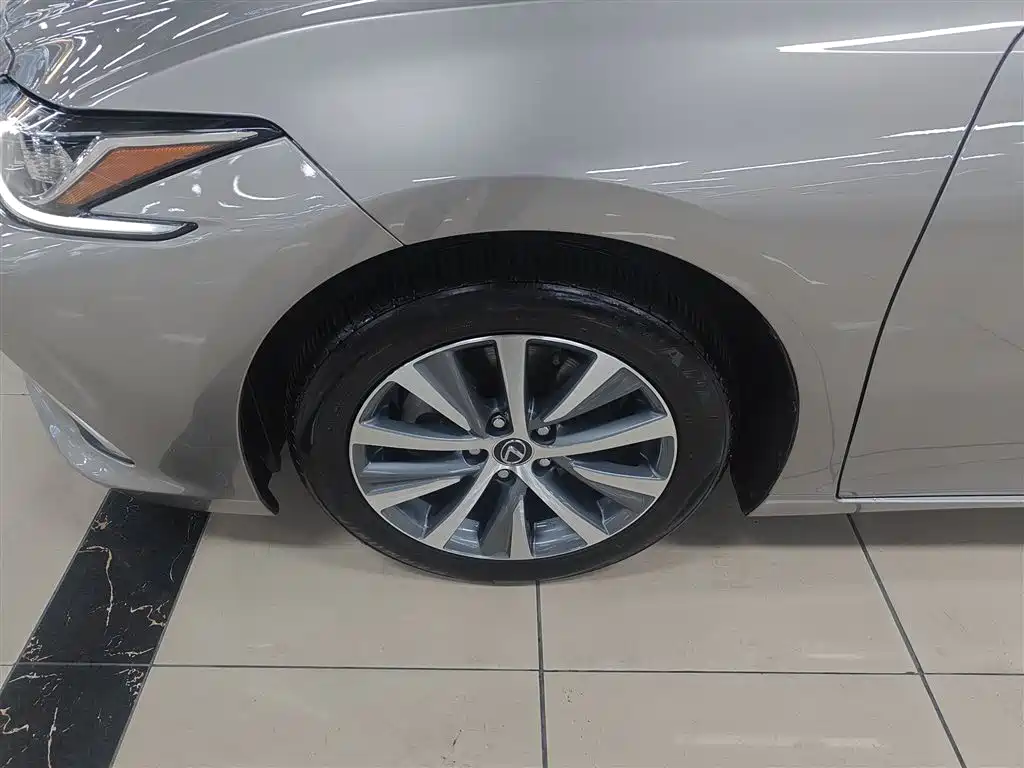 Lexus ES 2018 200 Excellence Edition China V фото 25