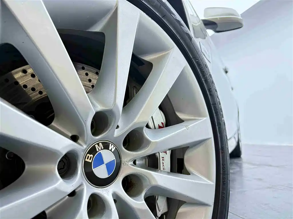 BMW 5 Series 2011 535Li Luxury фото 8
