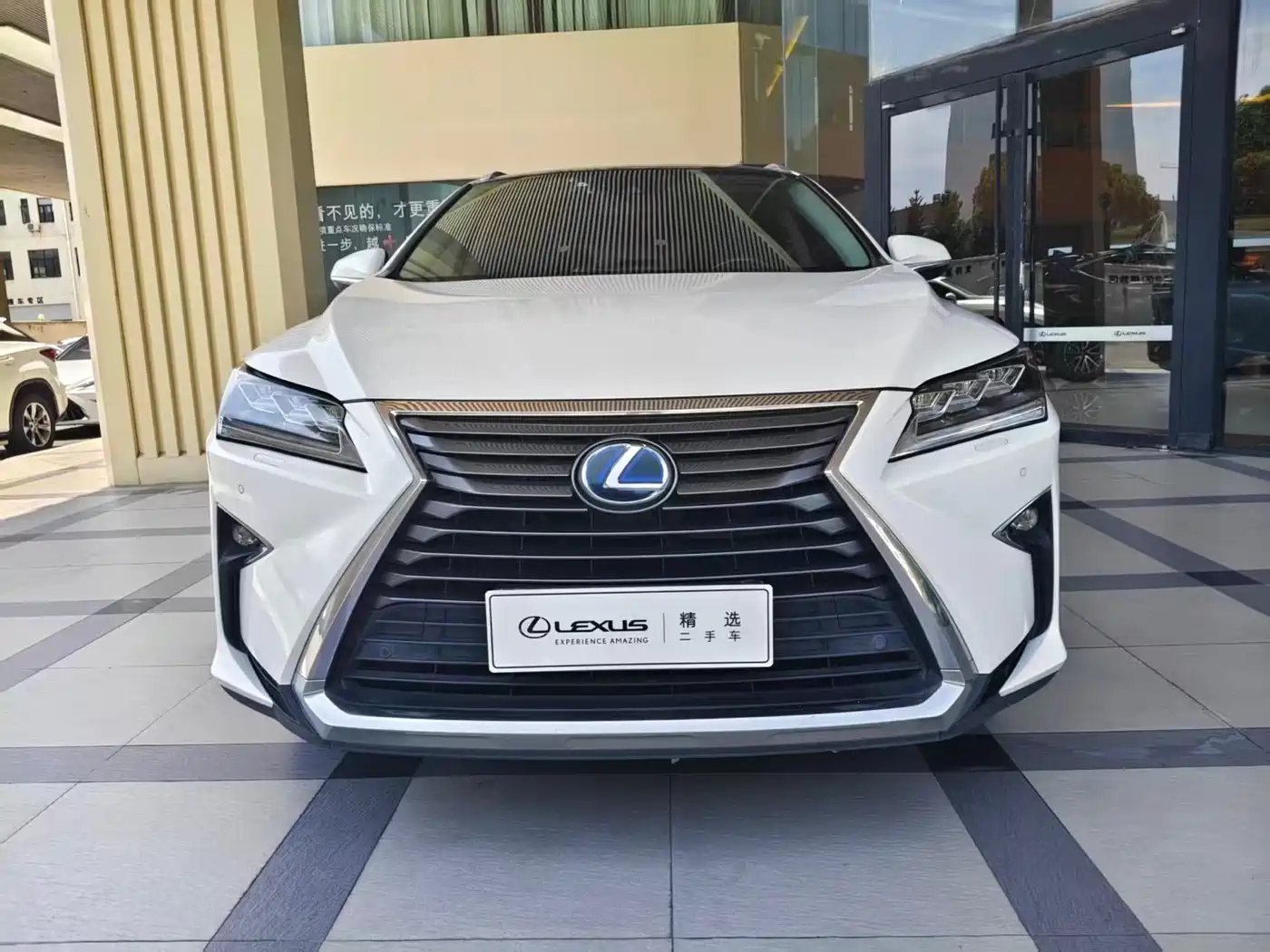 Фото 1 - Lexus RX