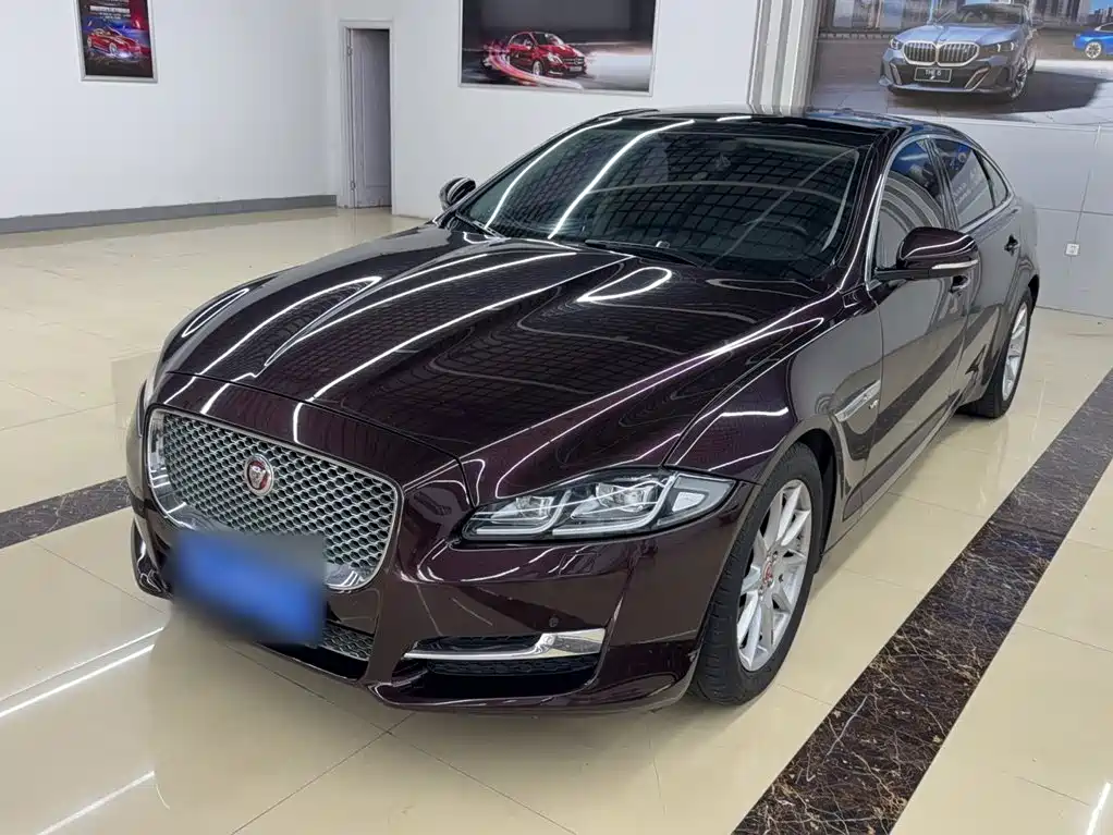 2017 Jaguar XJ