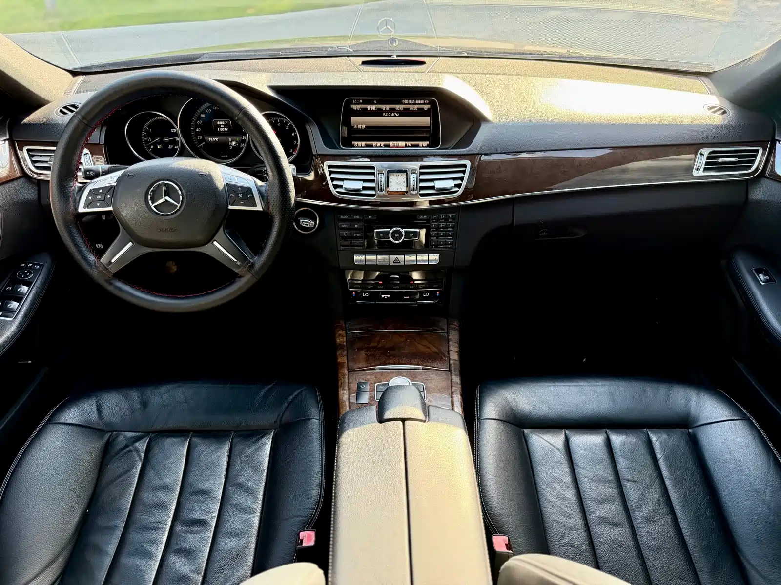 Фото 4 - Mercedes-Benz E-Class