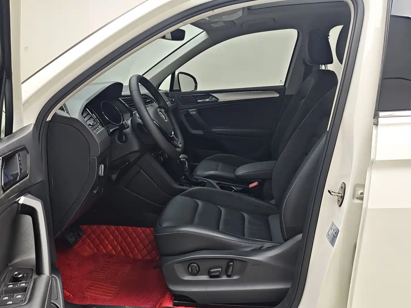 Volkswagen Tiguan L 2019 330TSI Automatic 2WD Smart Luxury Edition China VI фото 4