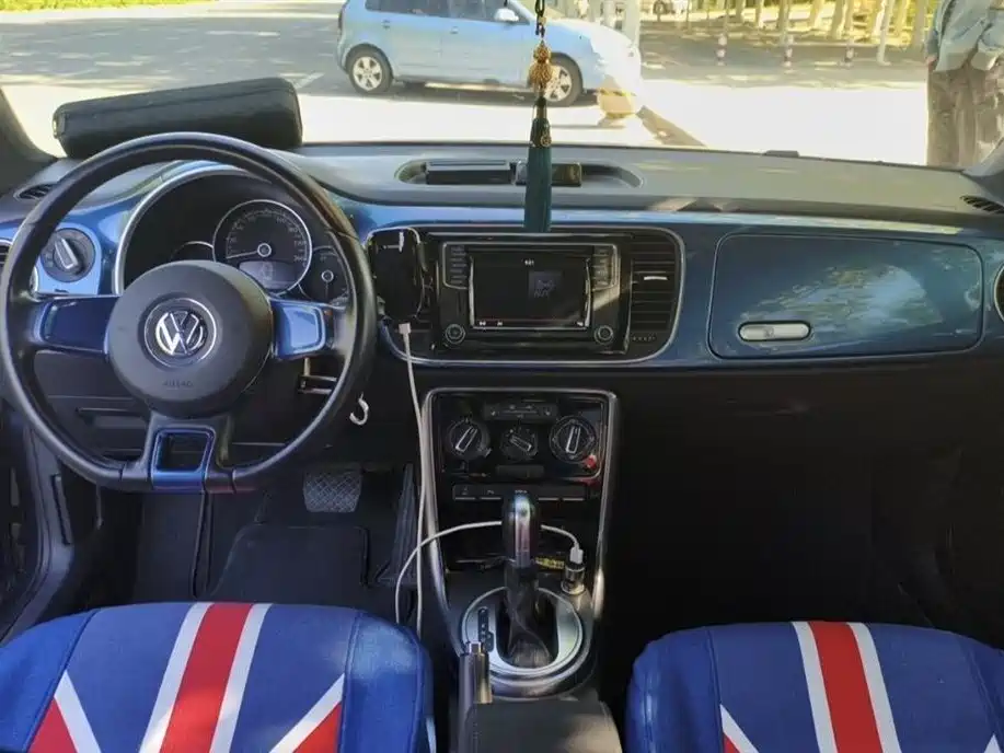Volkswagen Beetle 2018 180TSI Trend Joy Edition фото 15