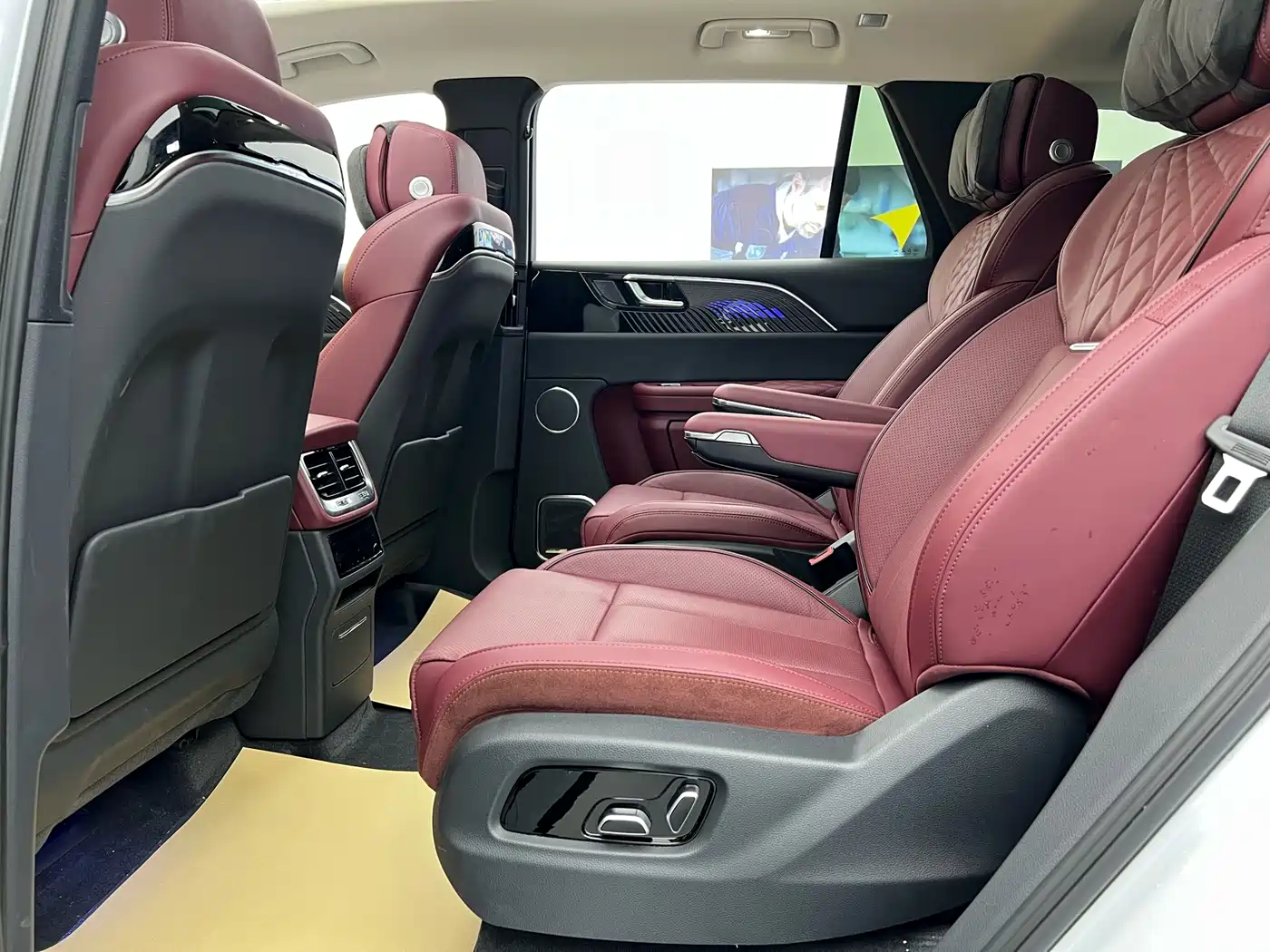 Hongqi E-HS9 2022 660km Qi Chang Edition (6-seater) фото 30