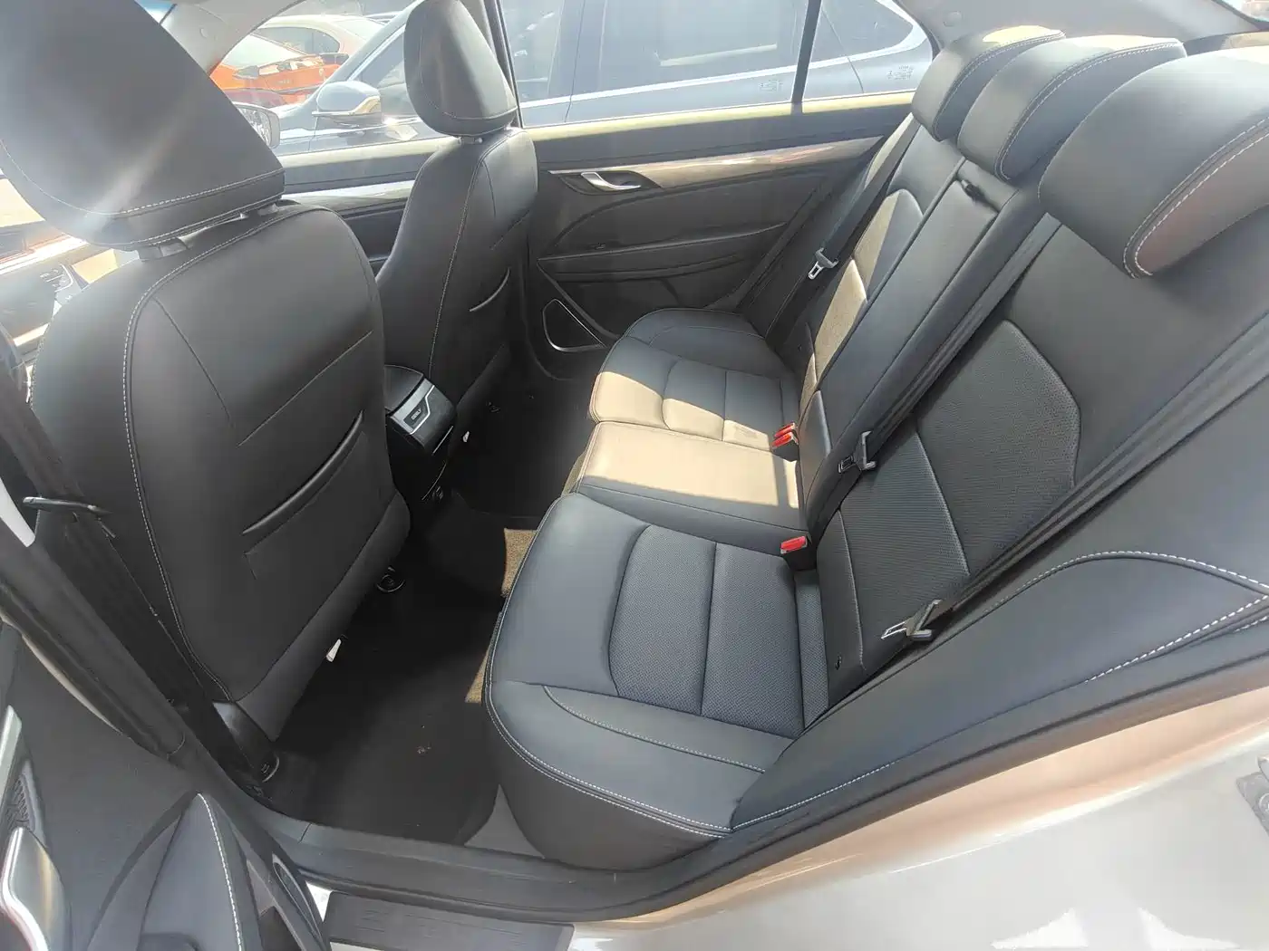 Фото 7 - Geely Emgrand