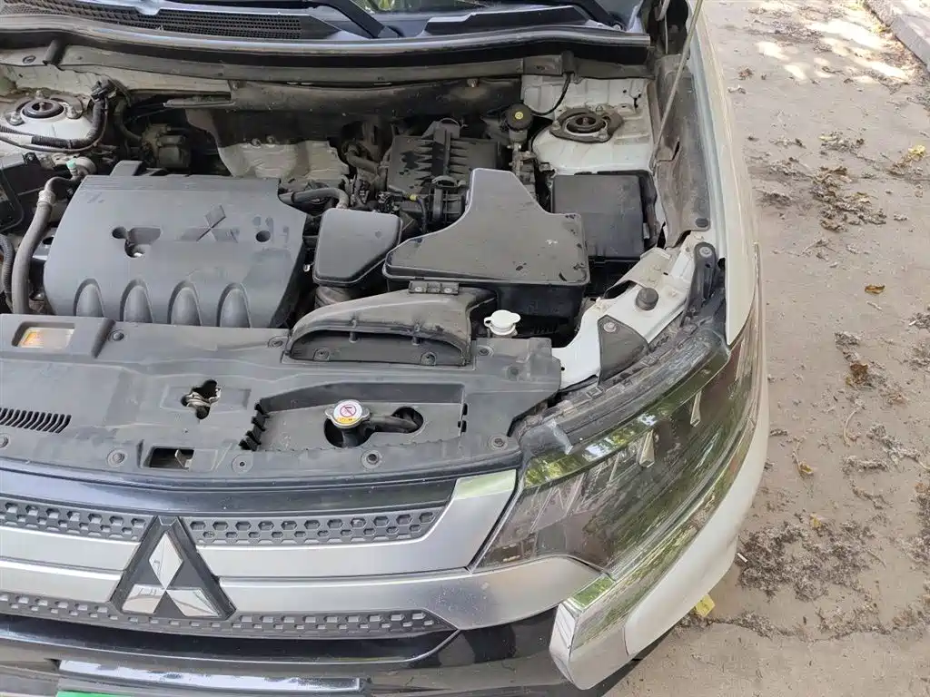 Mitsubishi Outlander 2019 2.4L 4WD Deluxe Edition 5-Seater China VI фото 22