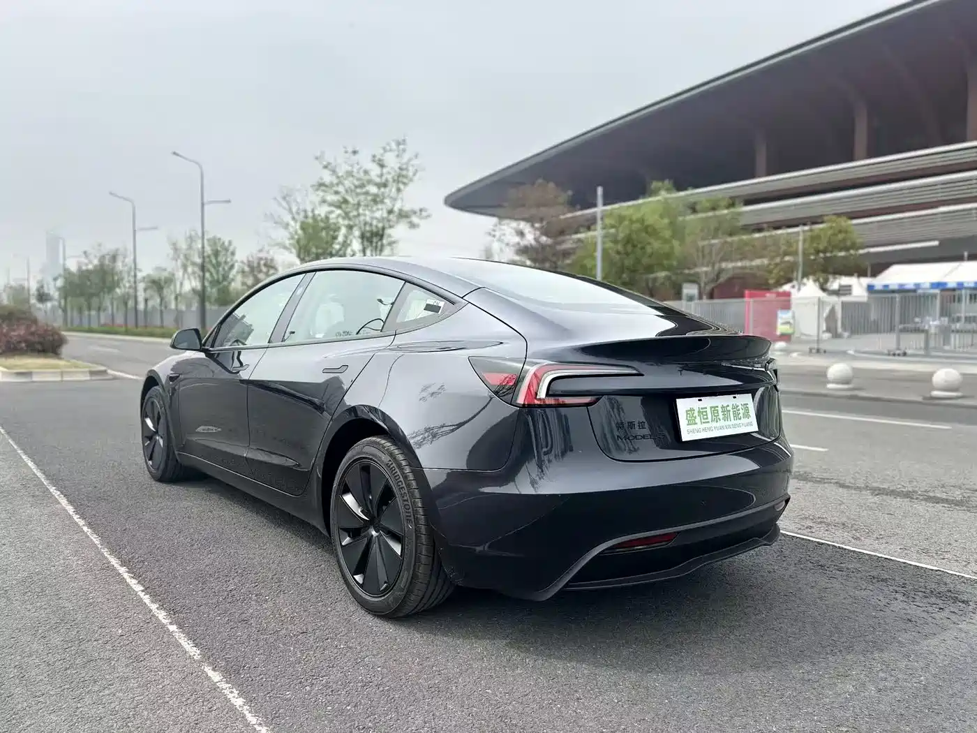 TESLA MODEL 3