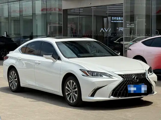 Lexus ES 2022 300h Excellence Edition