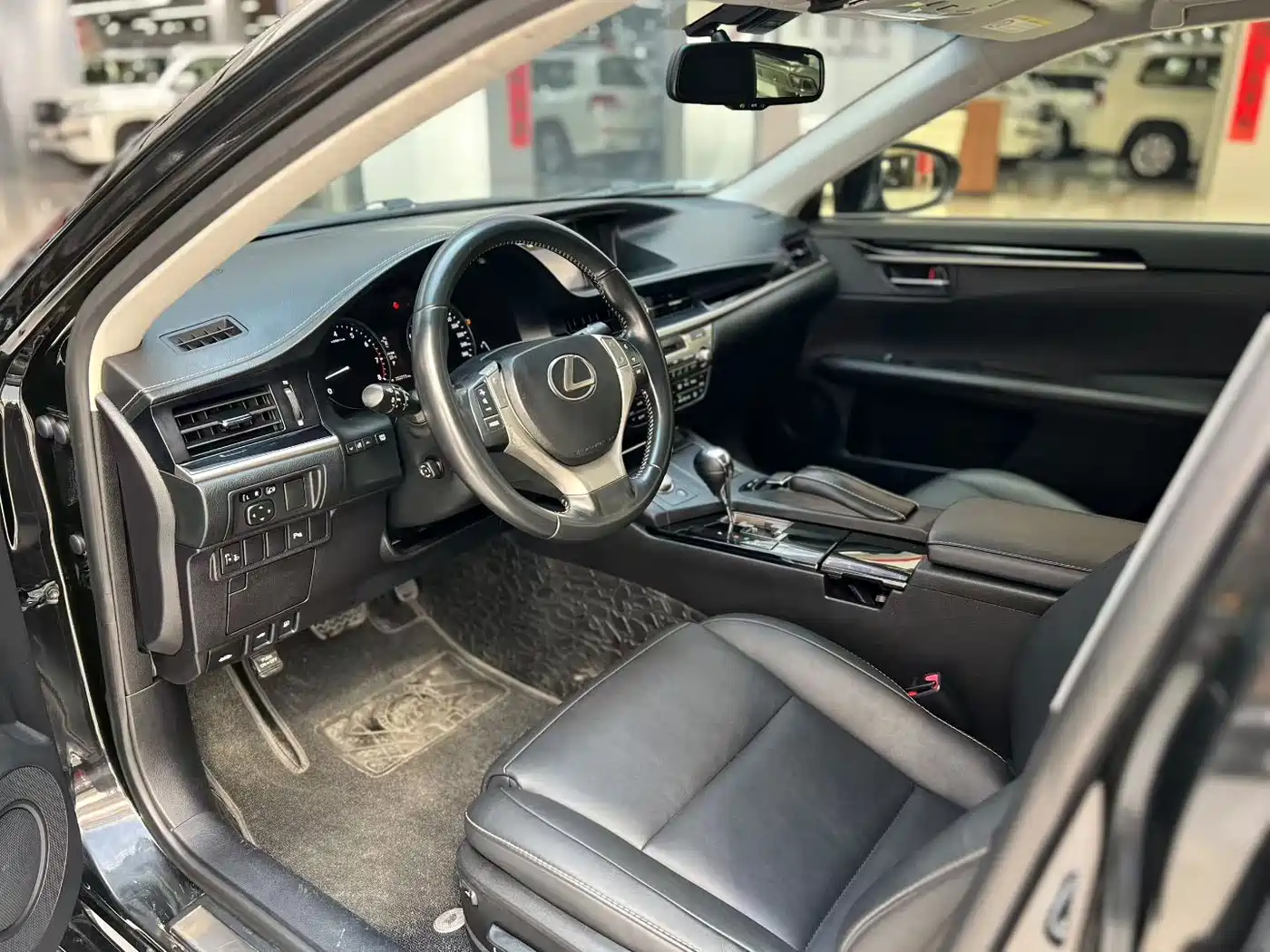 Фото 4 - Lexus ES