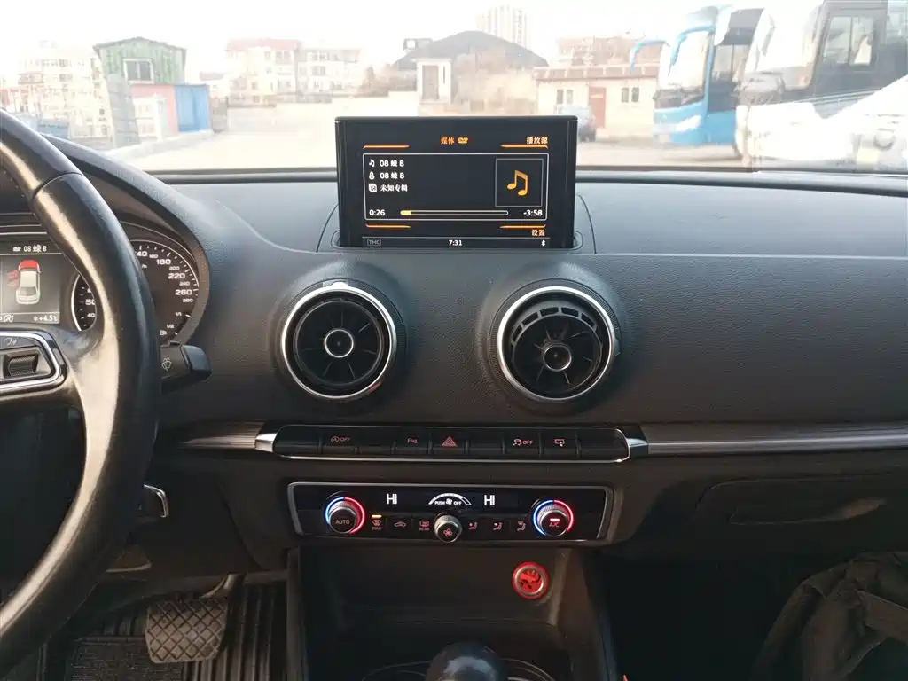 Audi A3 2015 Limousine 40 TFSI Automatic Comfort фото 5