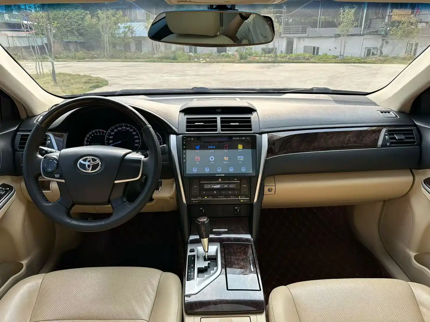 Toyota Camry 2016 2.0G 10th Anniversary Leading Edition фото 5