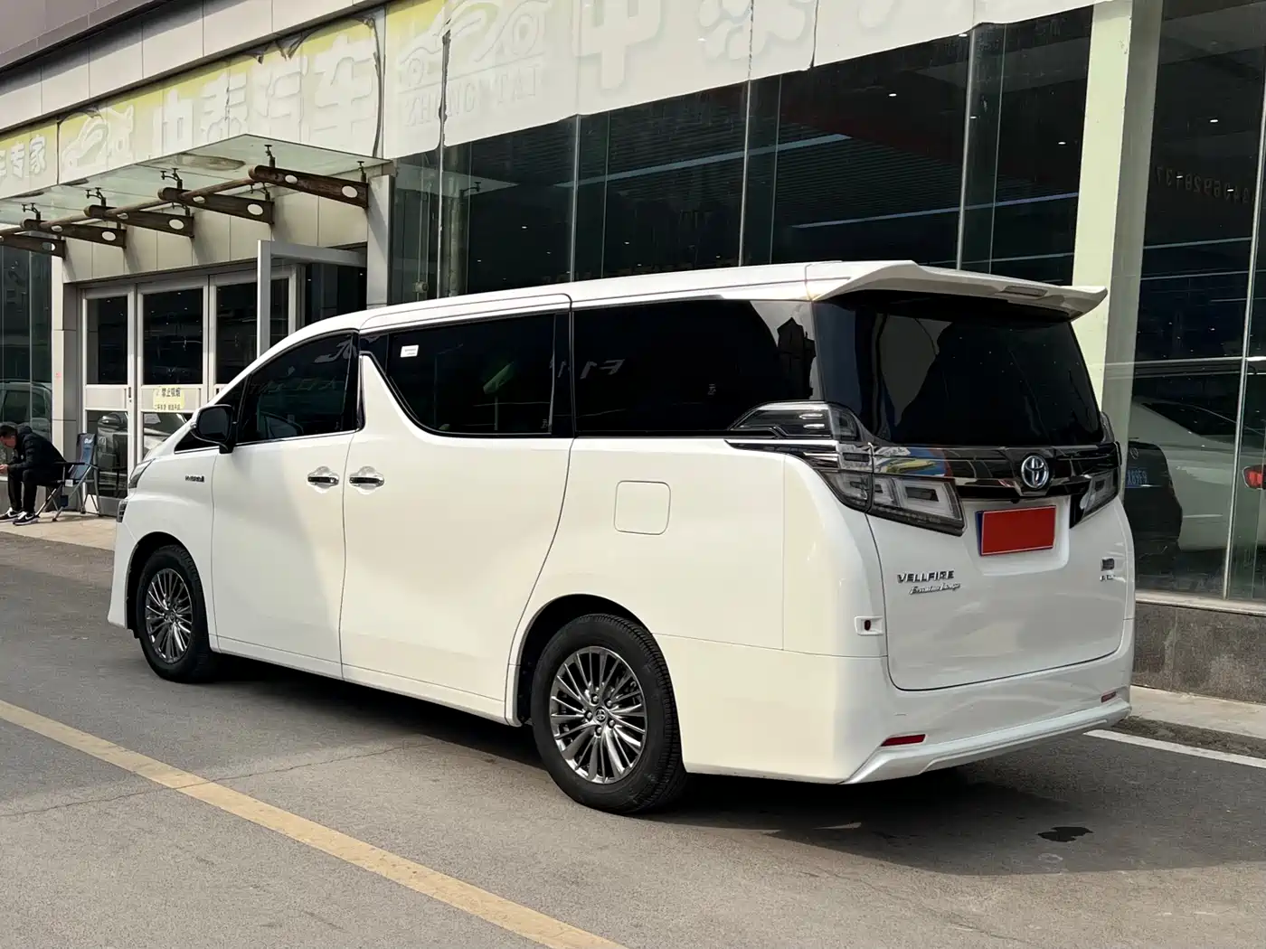 Toyota Vellfire 2019 Hybrid 2.5L HV Premium Edition фото 4