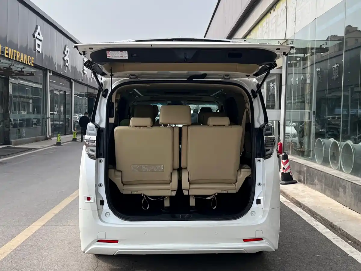 Toyota Vellfire 2019 Hybrid 2.5L HV Premium Edition фото 6