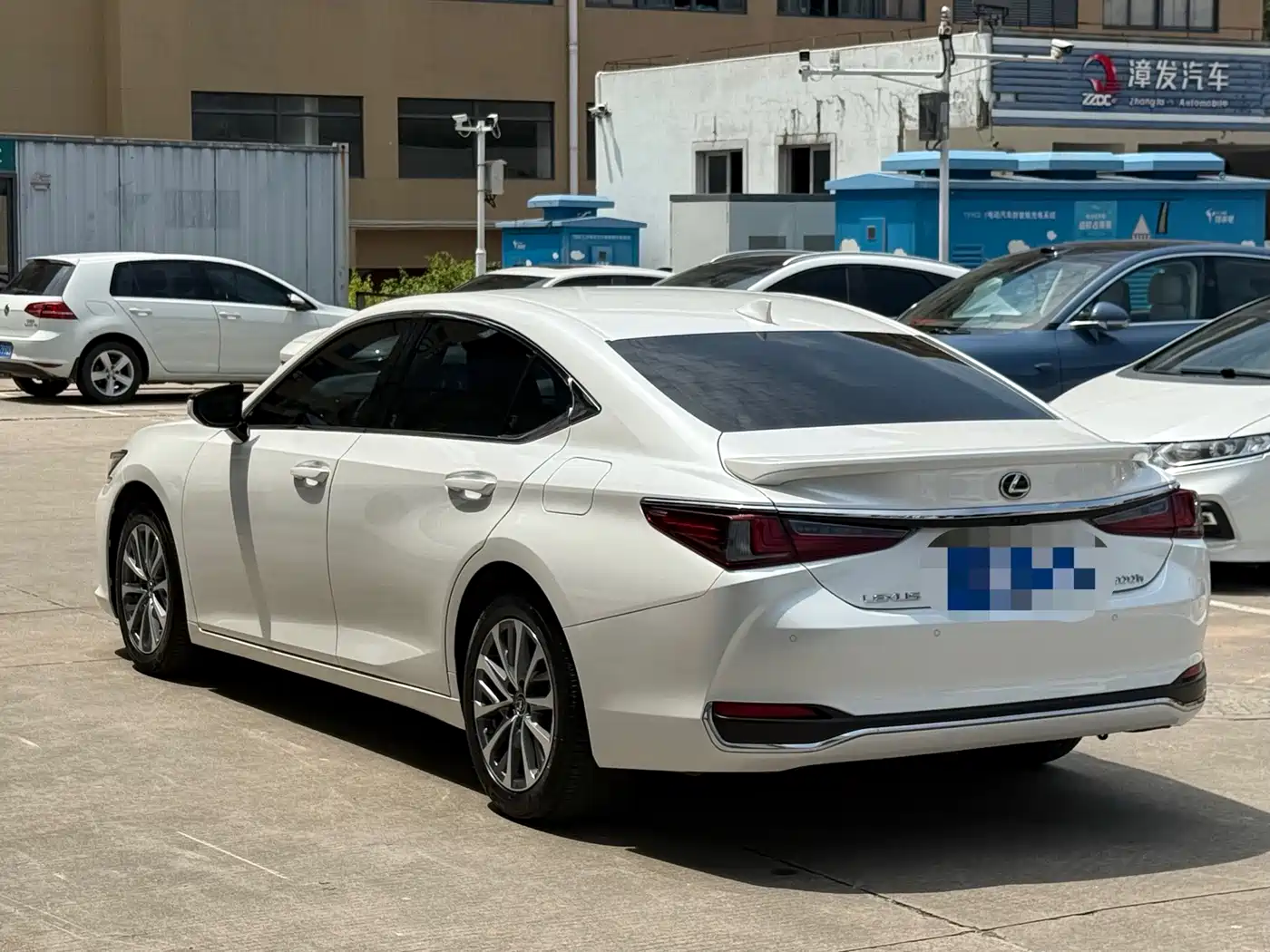 Lexus ES 2022 300h Excellence Edition фото 2
