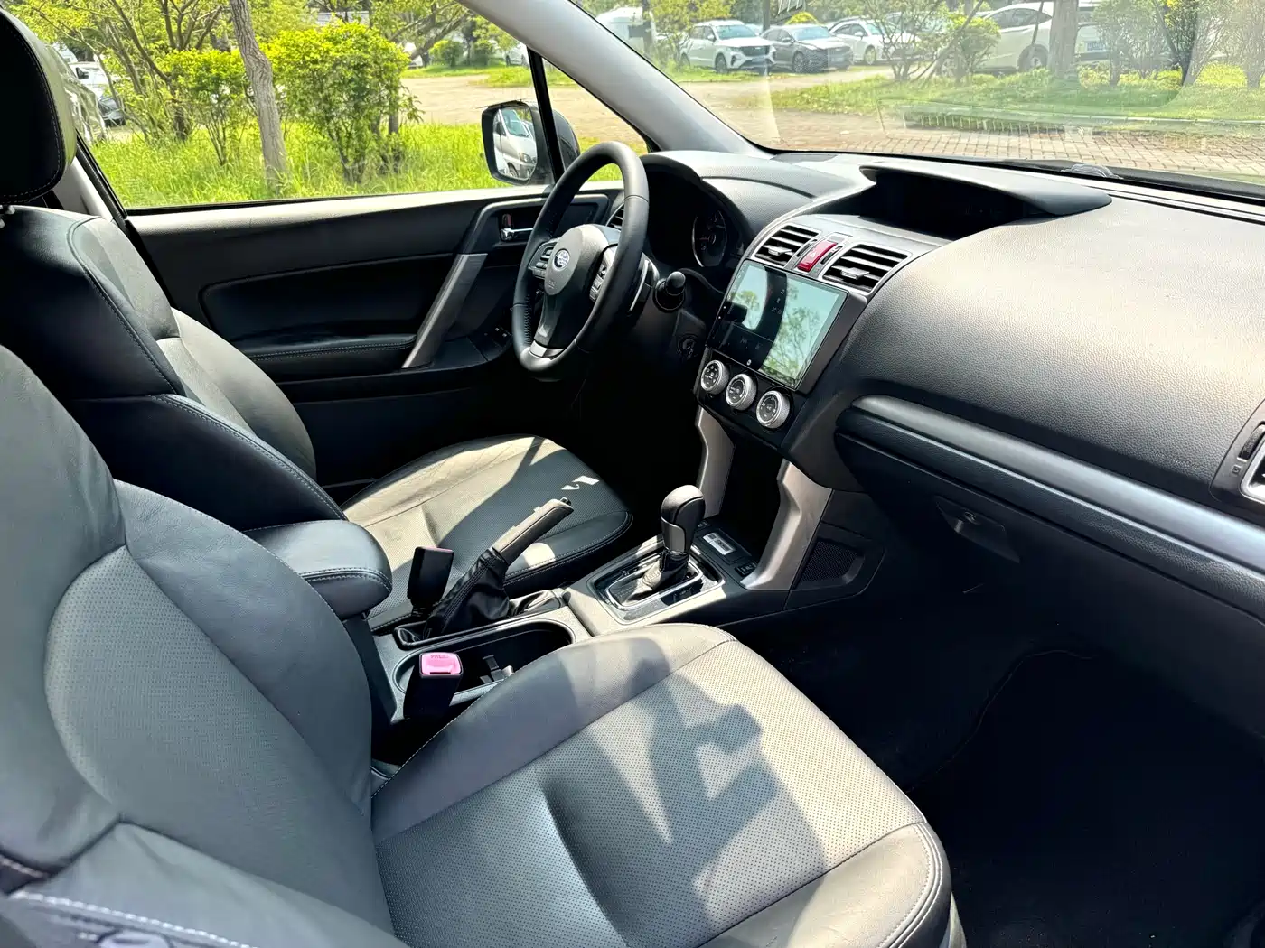 Subaru Forester 2015 2.0i Special Commemorative Edition фото 9