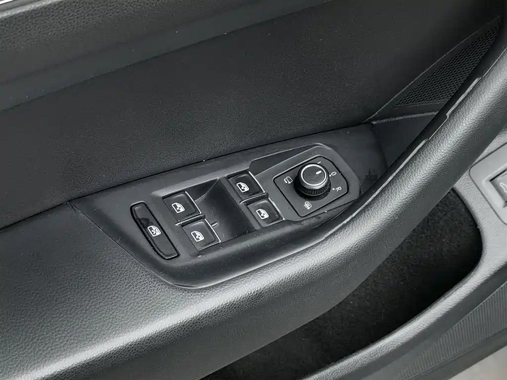 Volkswagen Magotan 2018 330TSI DSG Leading фото 9