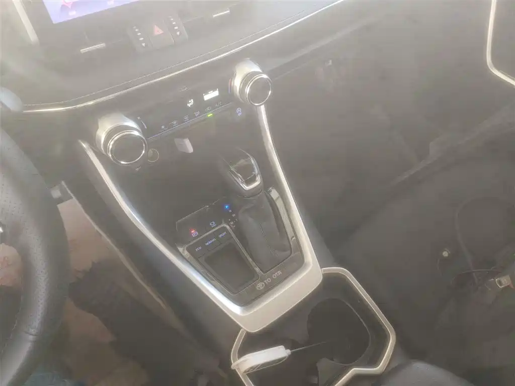 Toyota Wildlander 2020 2.0L CVT FWD Leading Edition фото 14