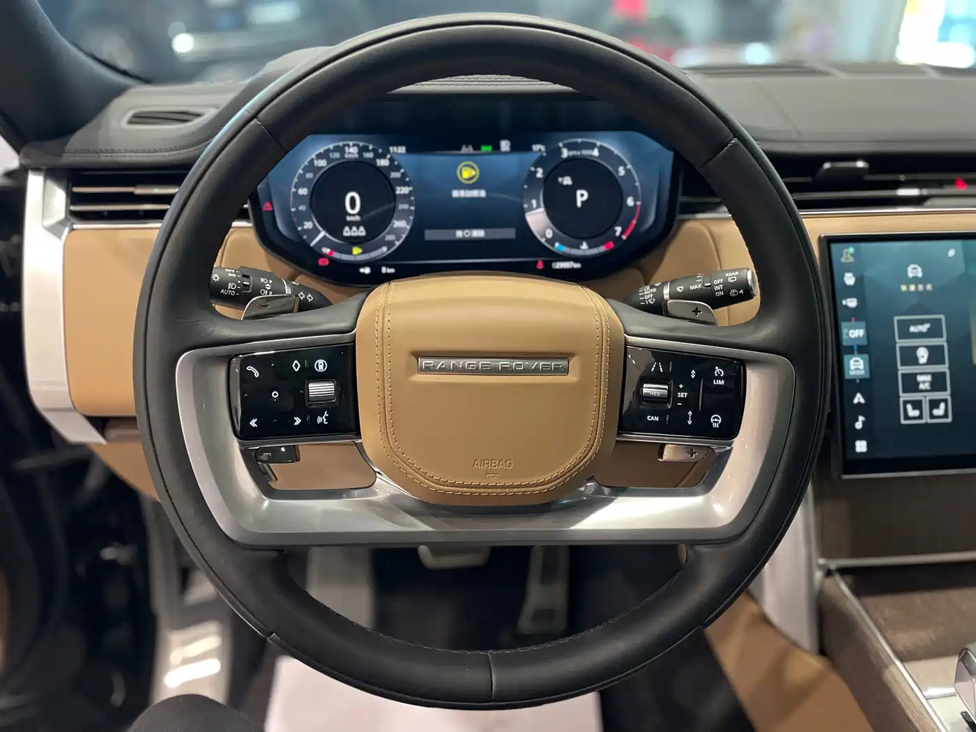 Land Rover Range Rover 2024 3.0 L6 360PS Golden Age Edition фото 7