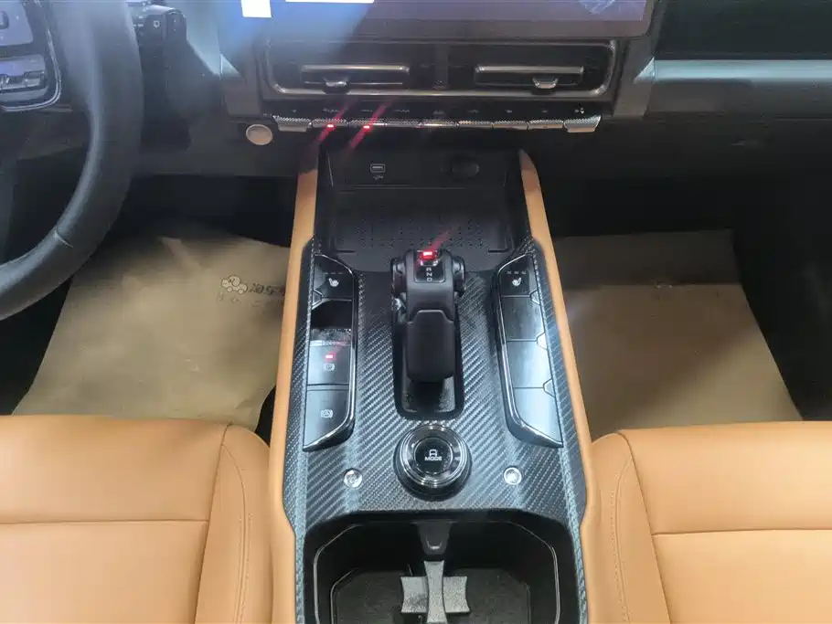 Haval Meng Long NEV 2023 Hi4 102 Explorer Edition фото 16
