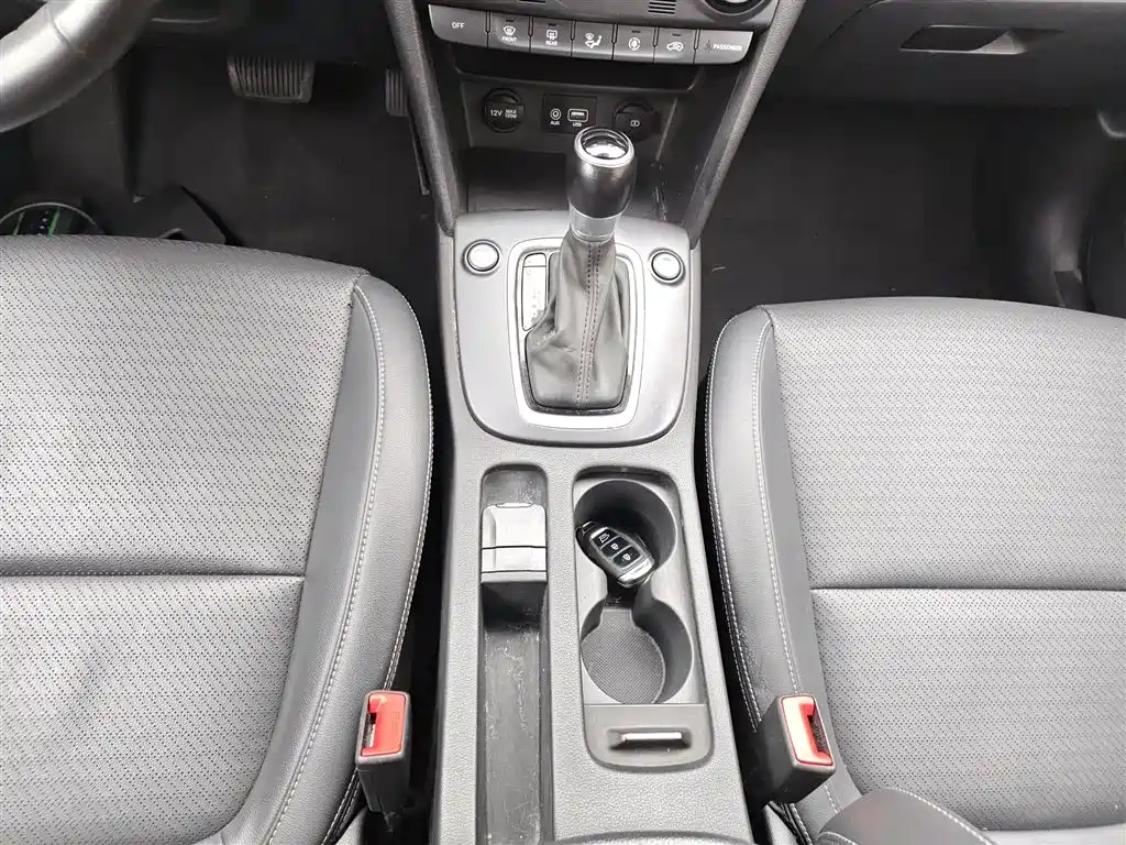 Hyundai ENCINO 2018 1.6T DCT ZhiLian Edition China V фото 10